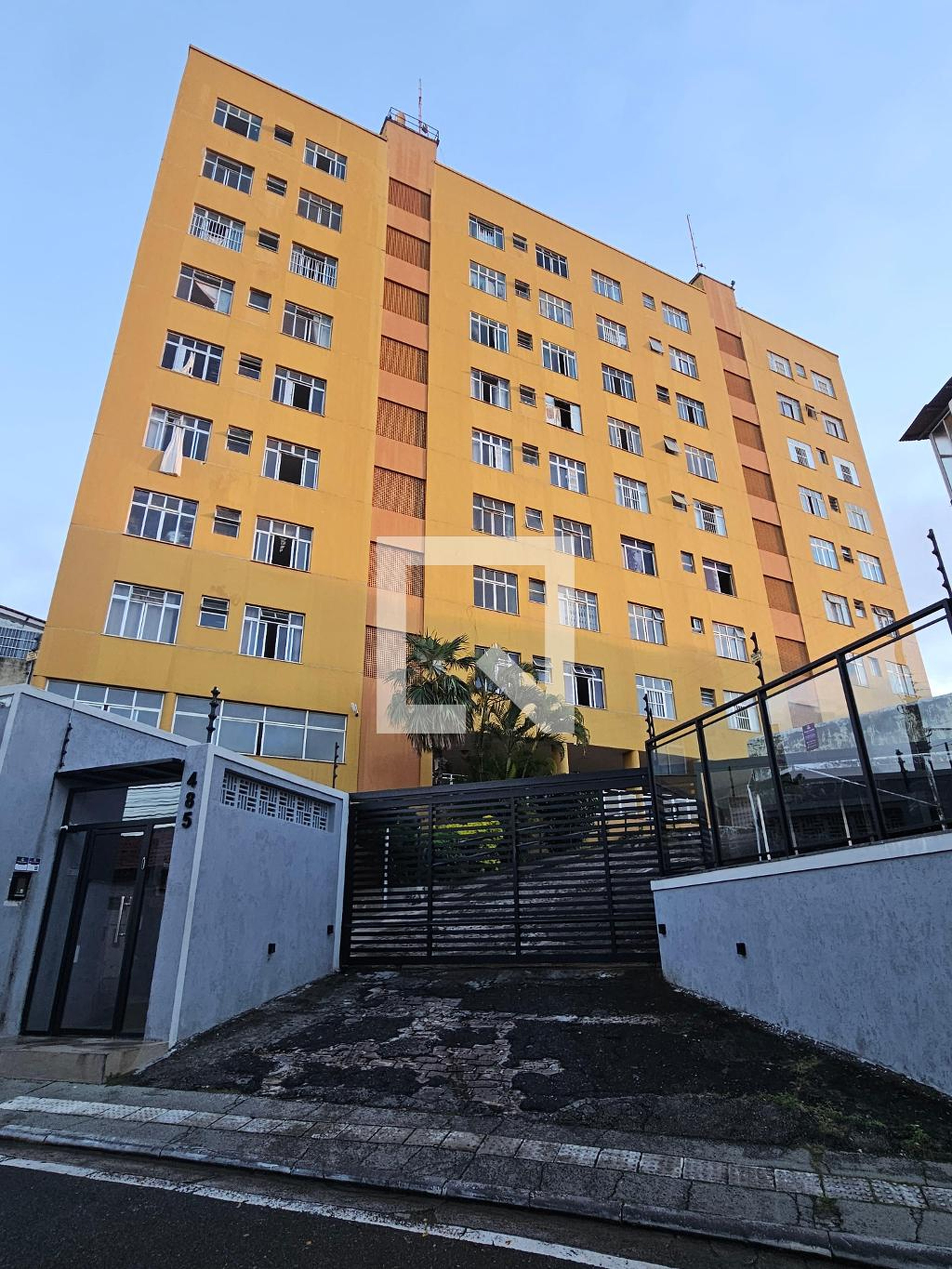 Fachada do Prédio Condomínio em Rua Professor Viegas, 352