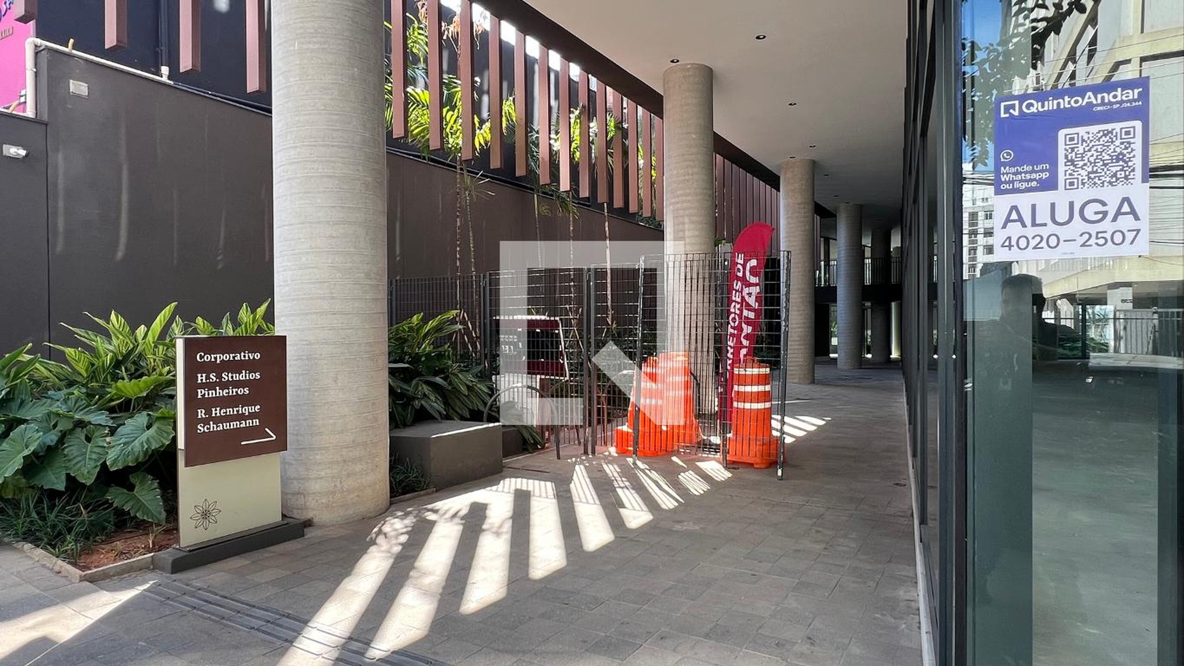 Fachada Condomínio em Rua Henrique Schaumann, 267
