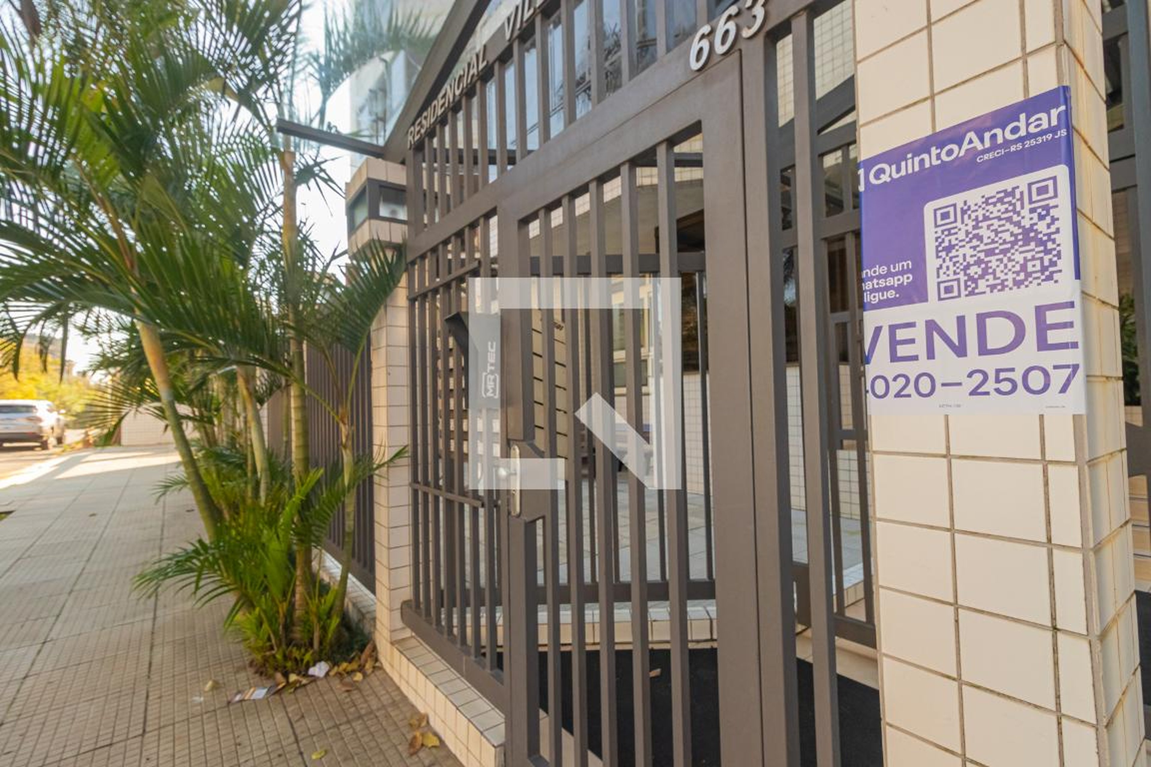 Fachada Condomínio em Rua Domingos Martins, 663