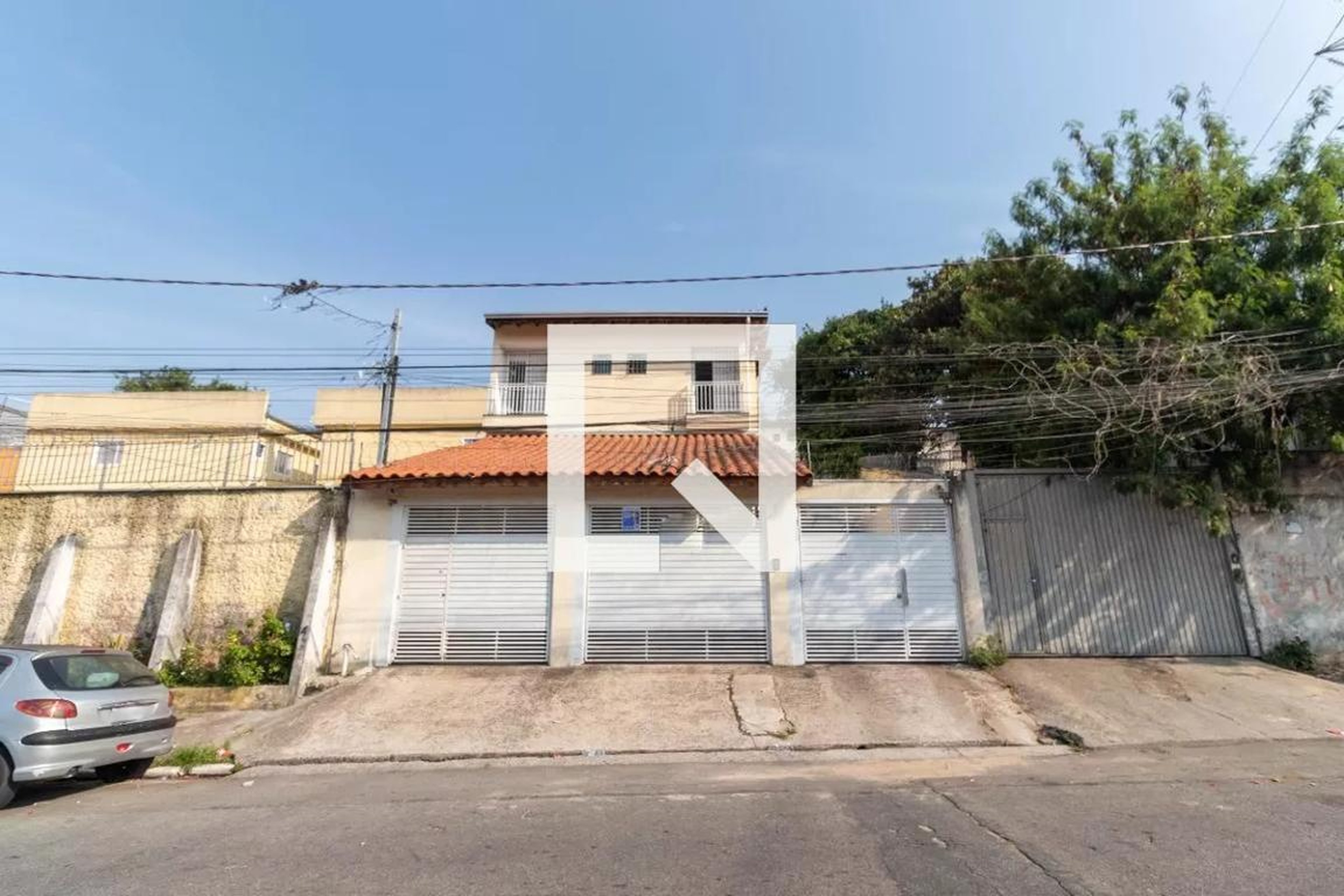 Fachada Condomínio em Rua Antônio Tertuliano, 424