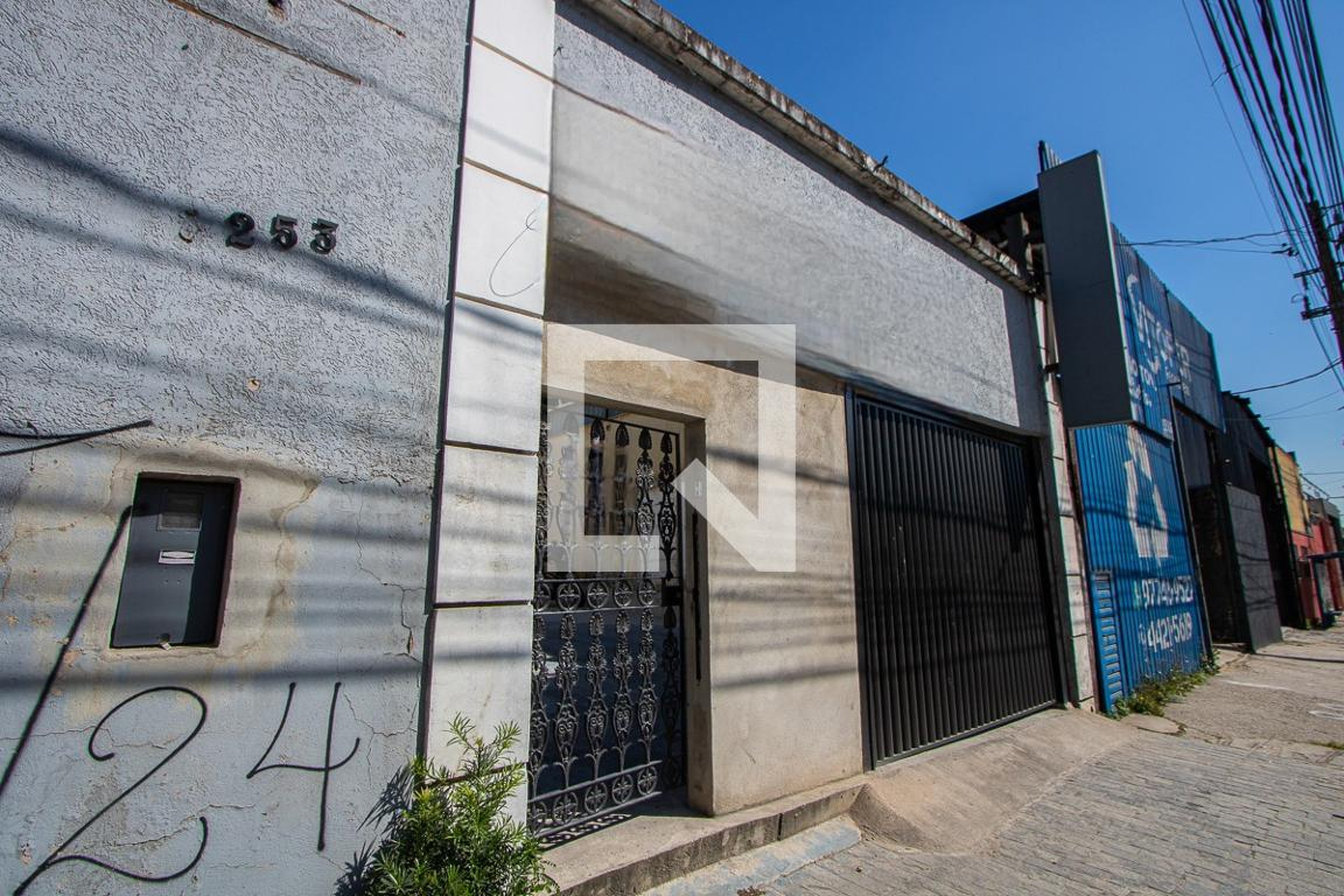 Fachada Condomínio em Avenida Industrial, 2253