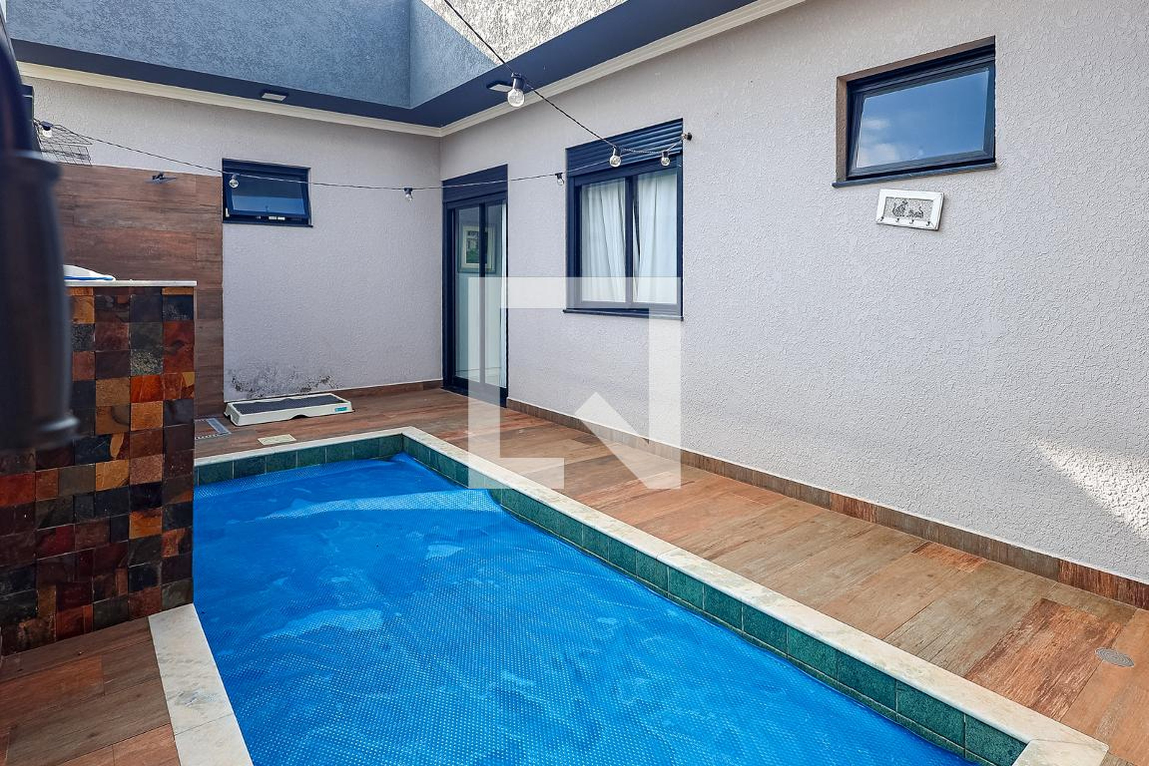 Piscina Condomínio em Rua Sebastião Maurício de Oliveira, 145