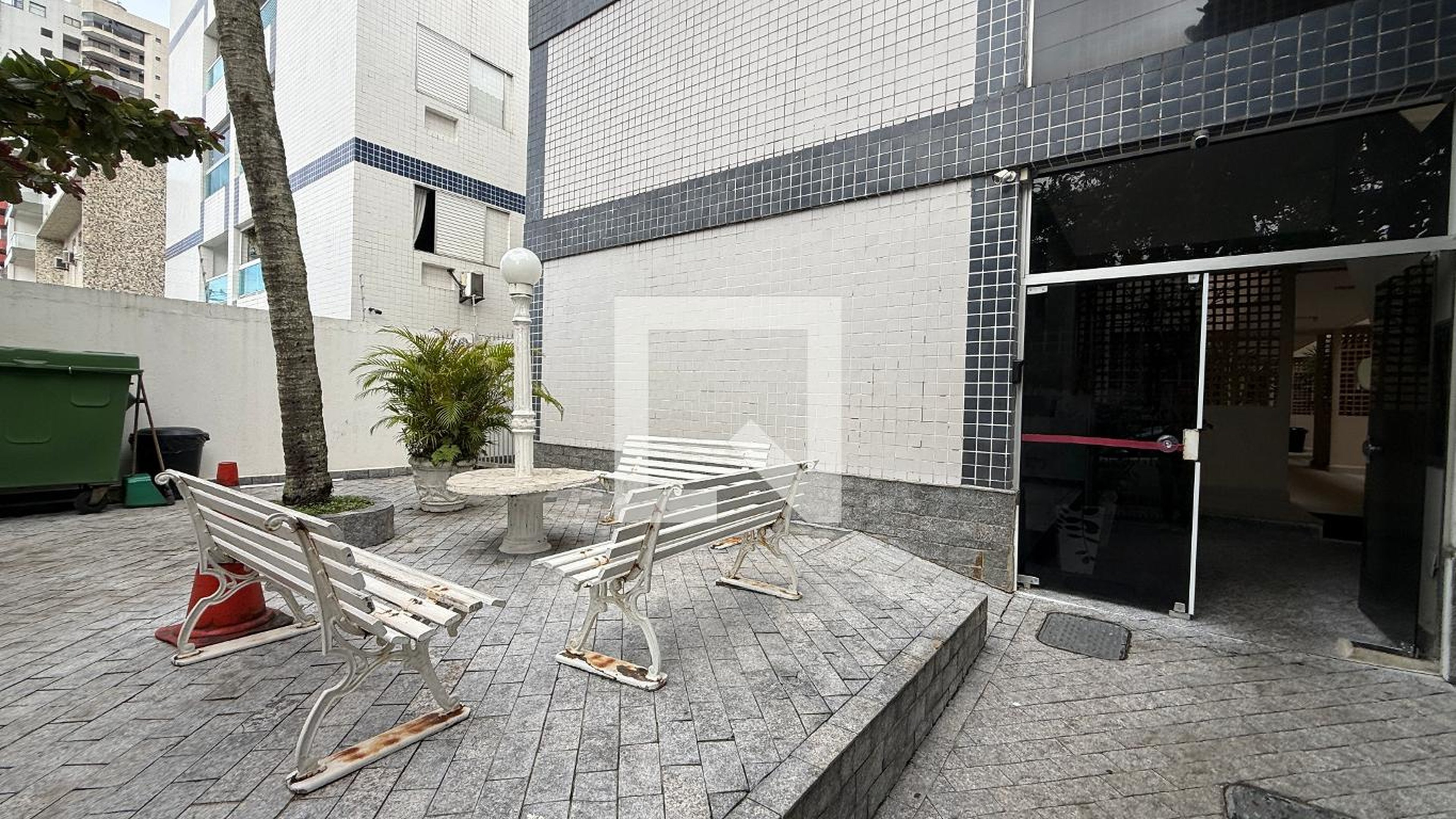 Fachada Condomínio em Rua Silvio Daige, 265