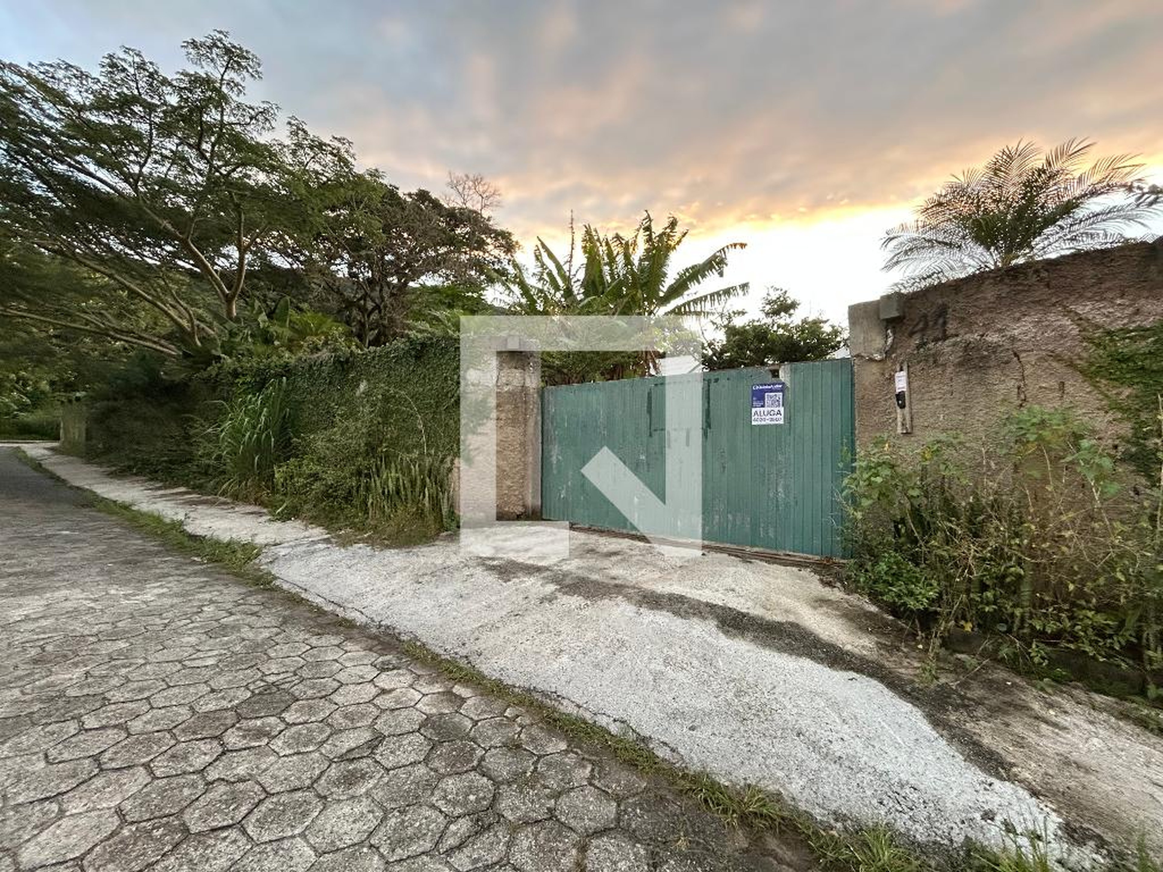 Fachada Condomínio em Rua Laurindo Januário da Silveira, 4983