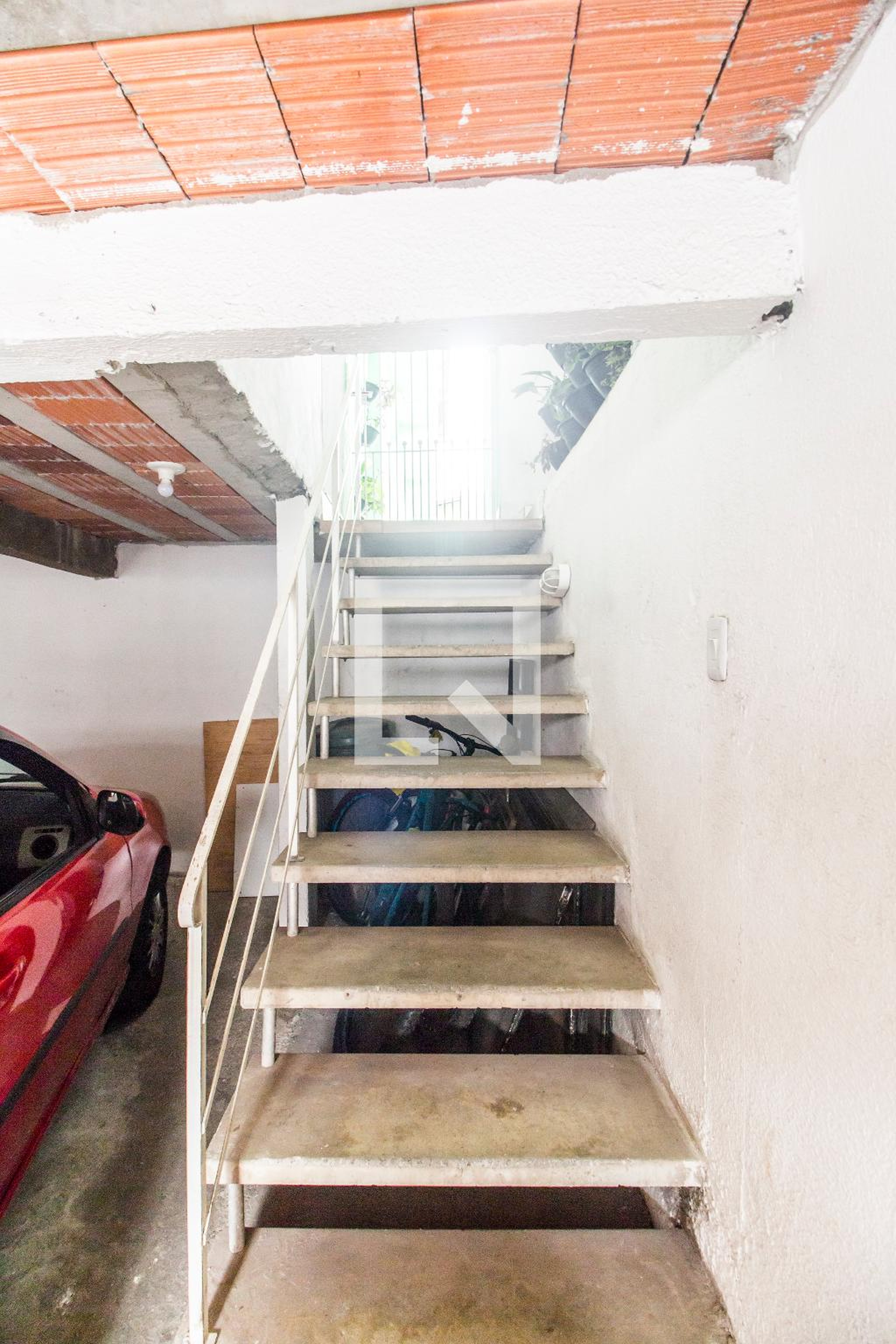Entrada Condomínio em Rua Carlos de Campos, 379