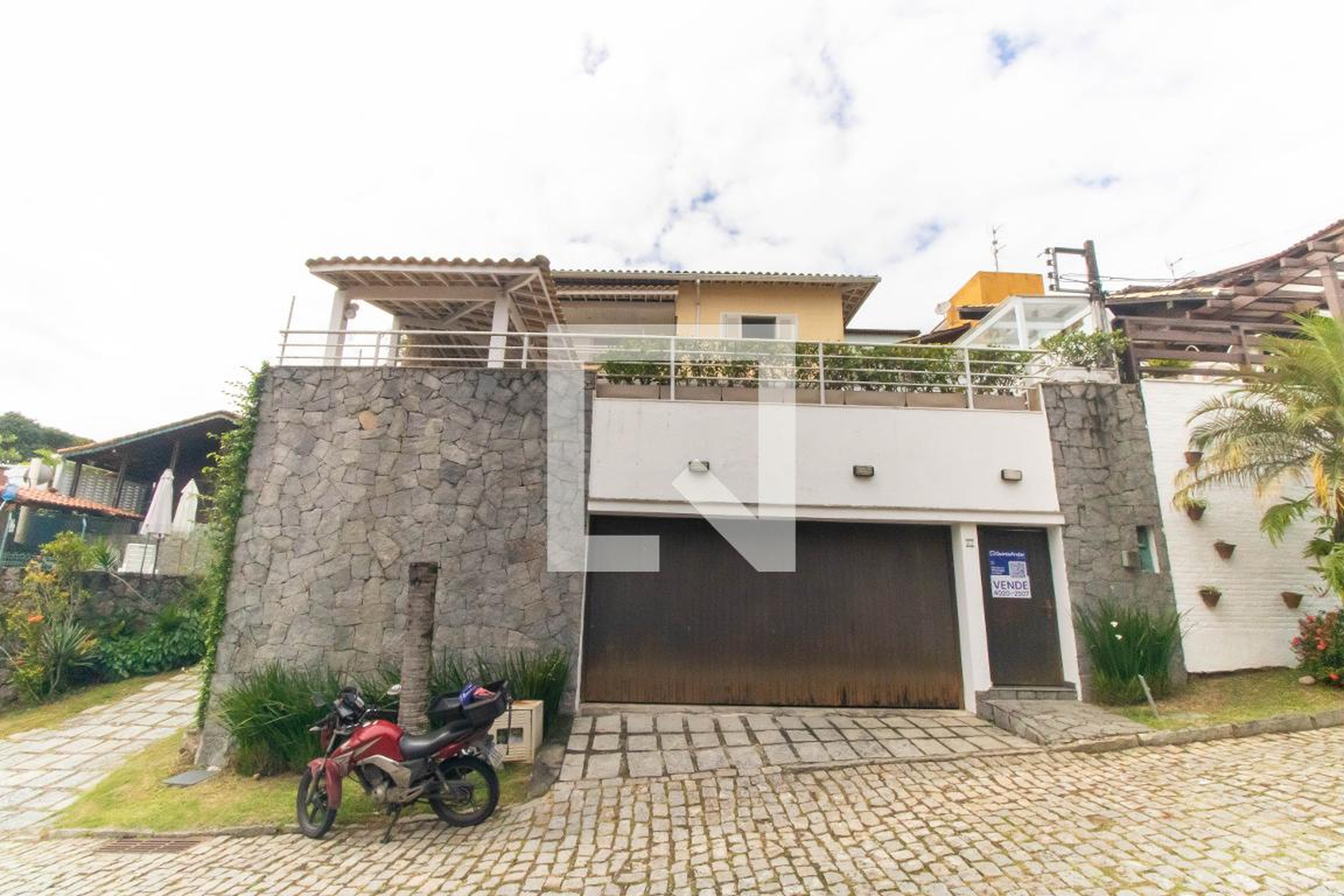 Fachada Condomínio em Estrada Monan Pequeno, 38