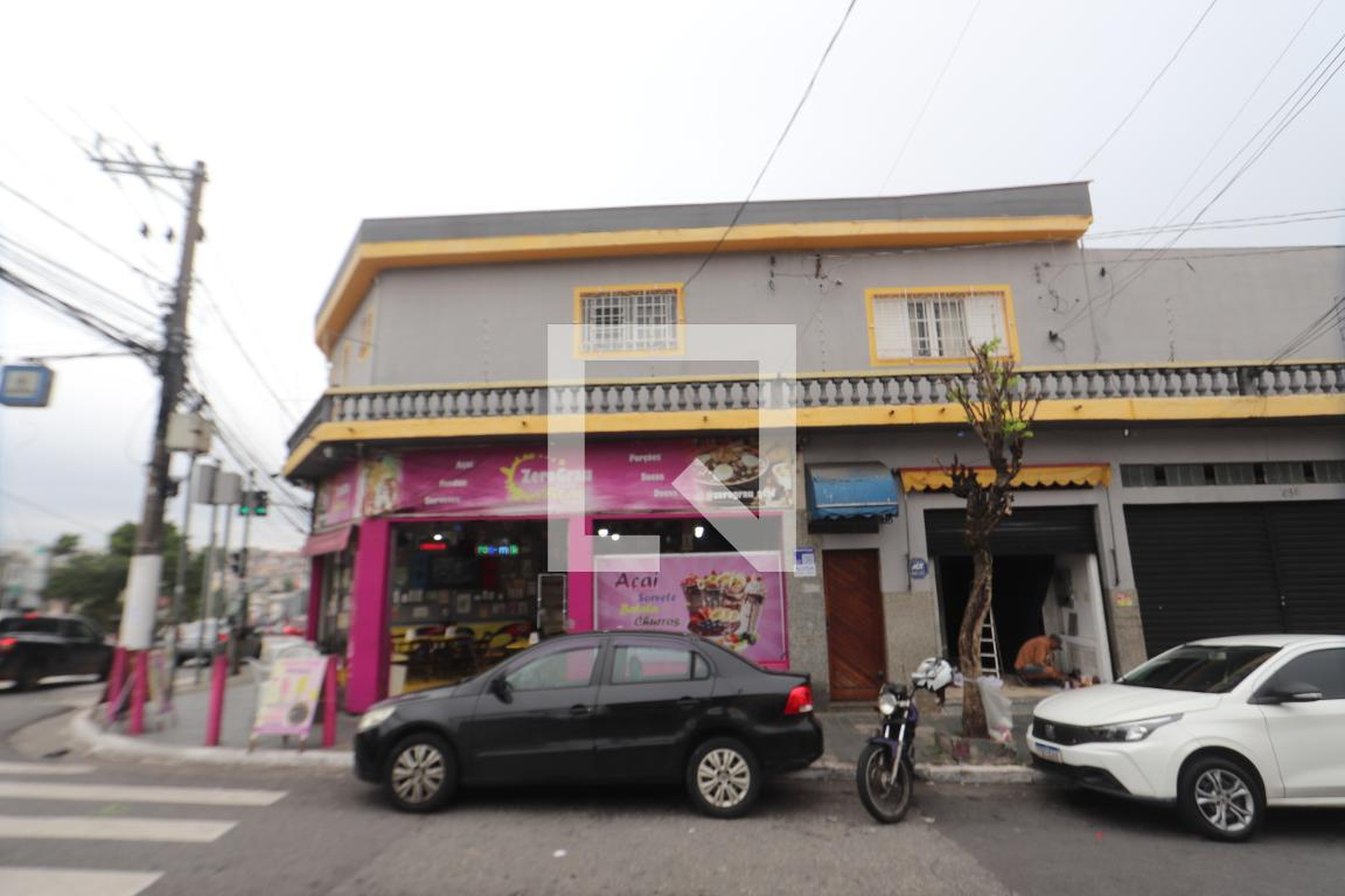 Fachada Condomínio em Rua Alfredo Silveira, 470