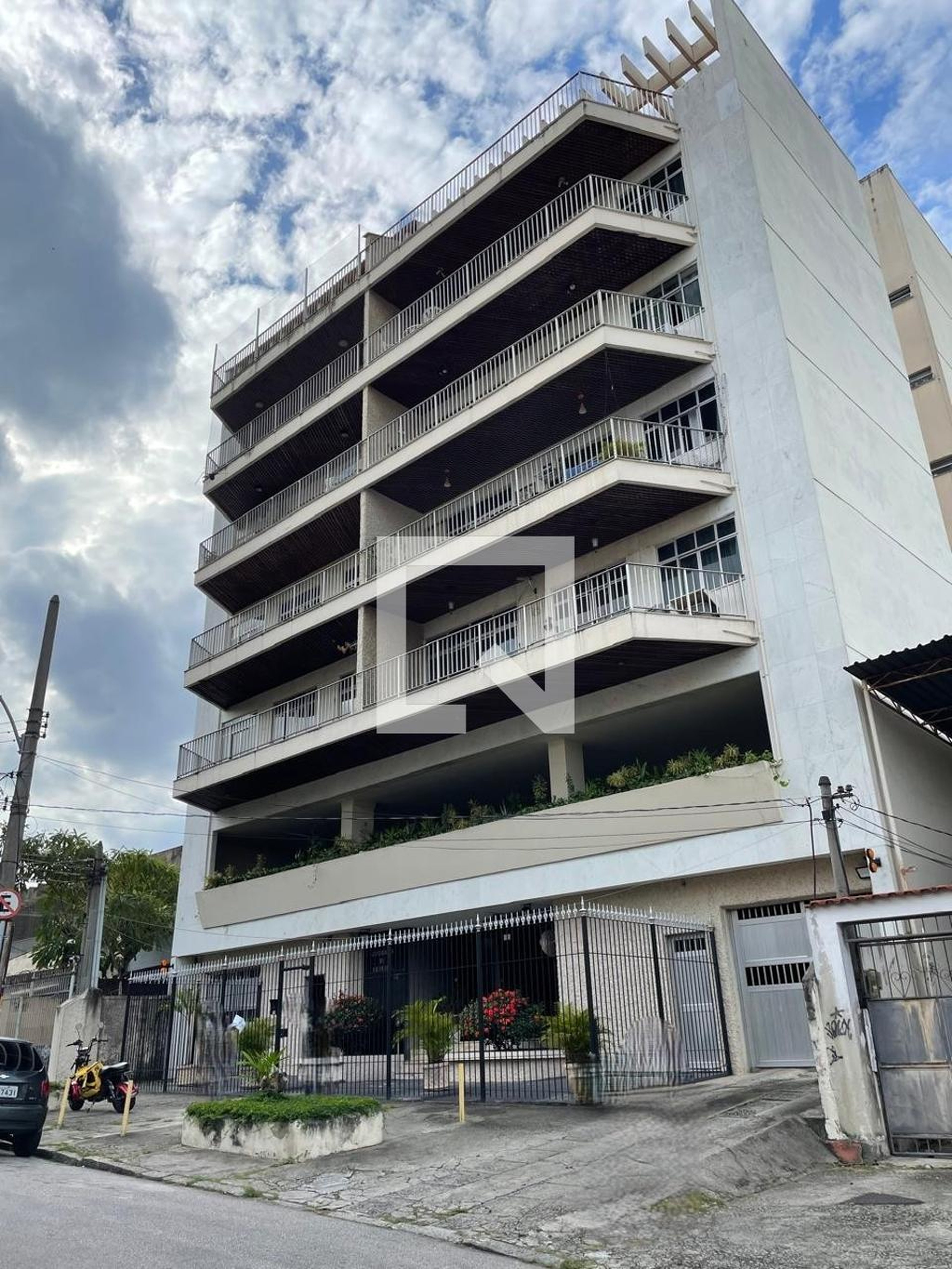 Fachada Condomínio ado de Petrina