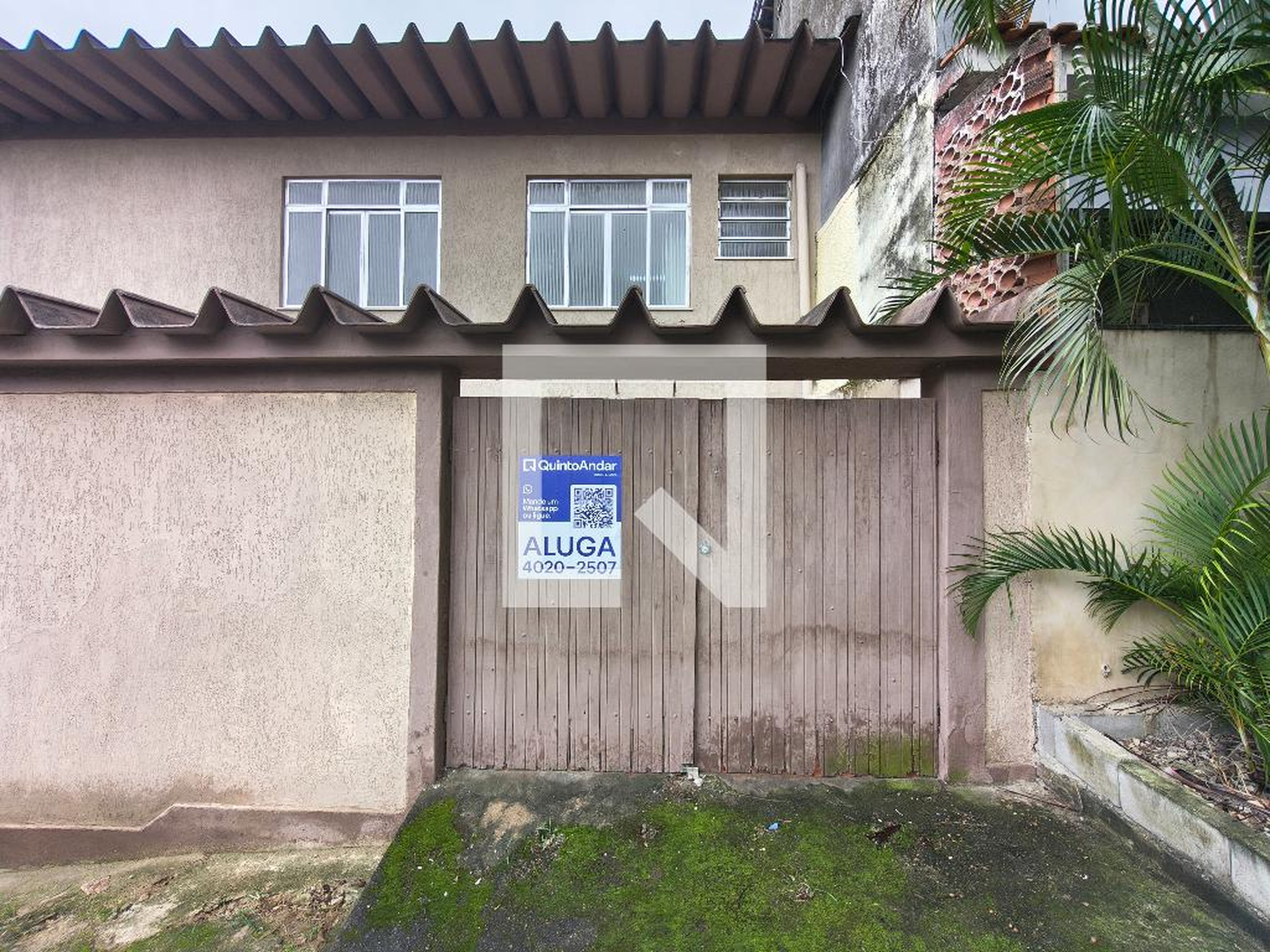 Fachada Condomínio em Rua Maria Eugênia Charles, 6