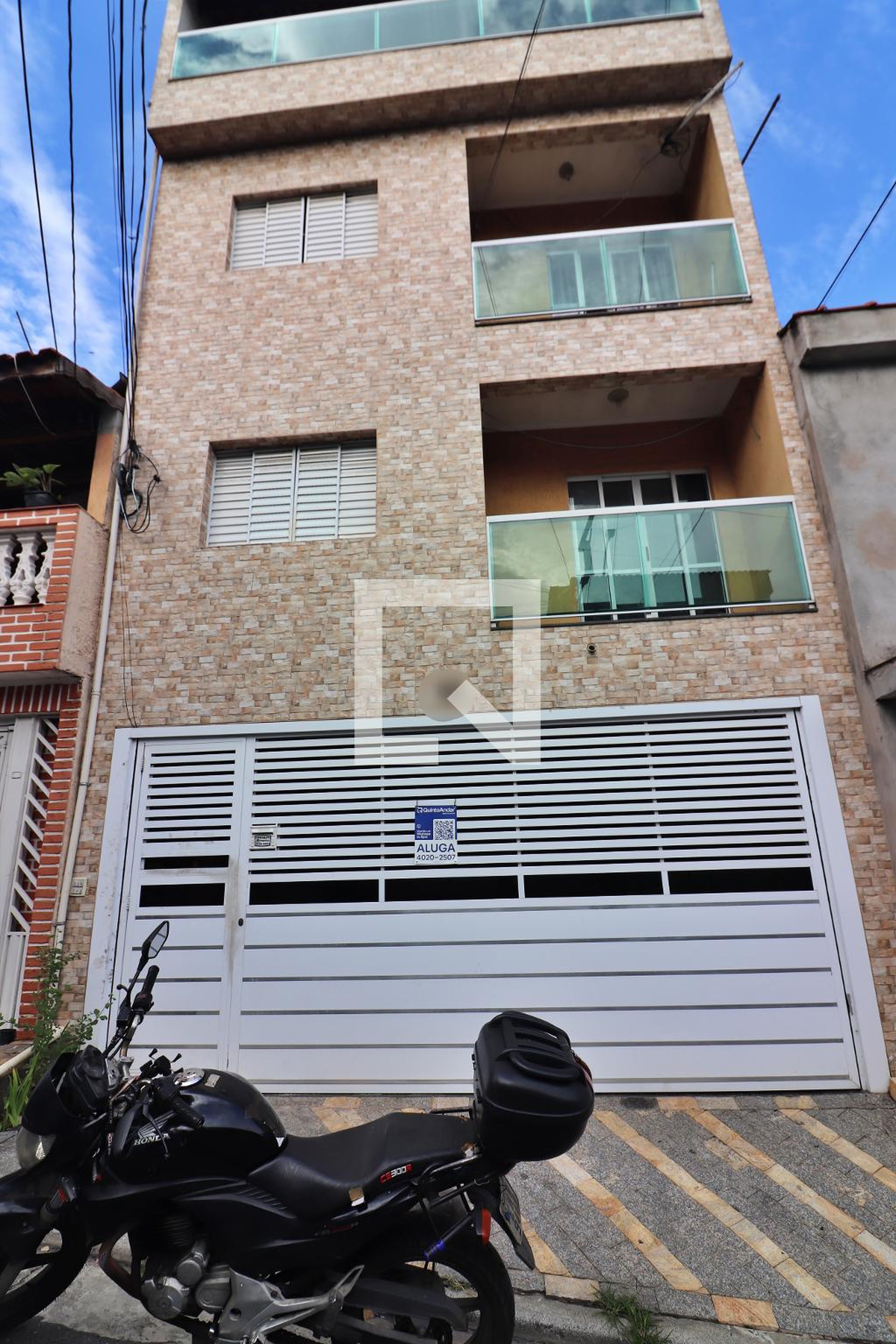 Fachada Condomínio em Rua Águas Marinhas, 83