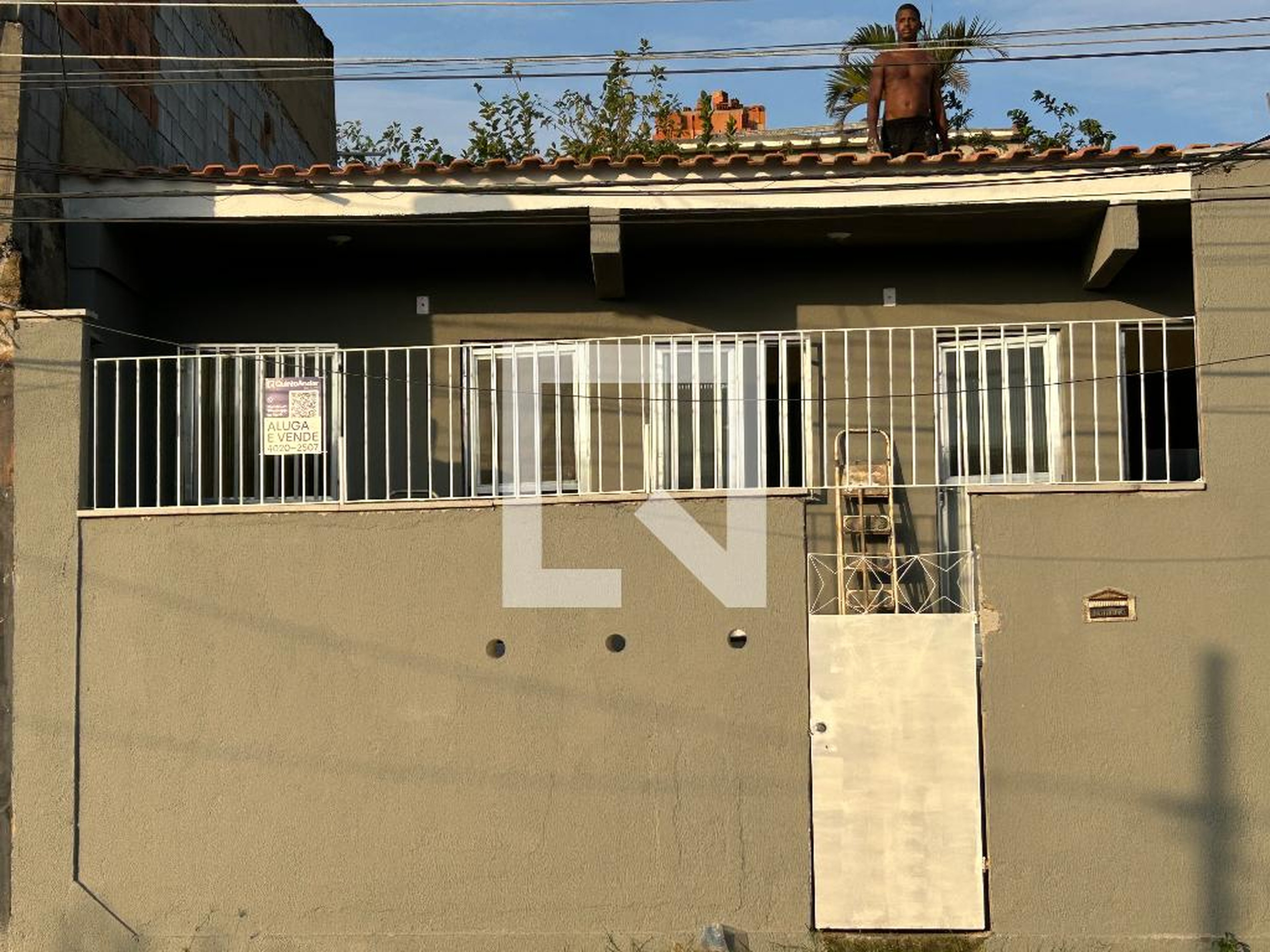 Fachada Condomínio em Rua Pedro Labatut, 660