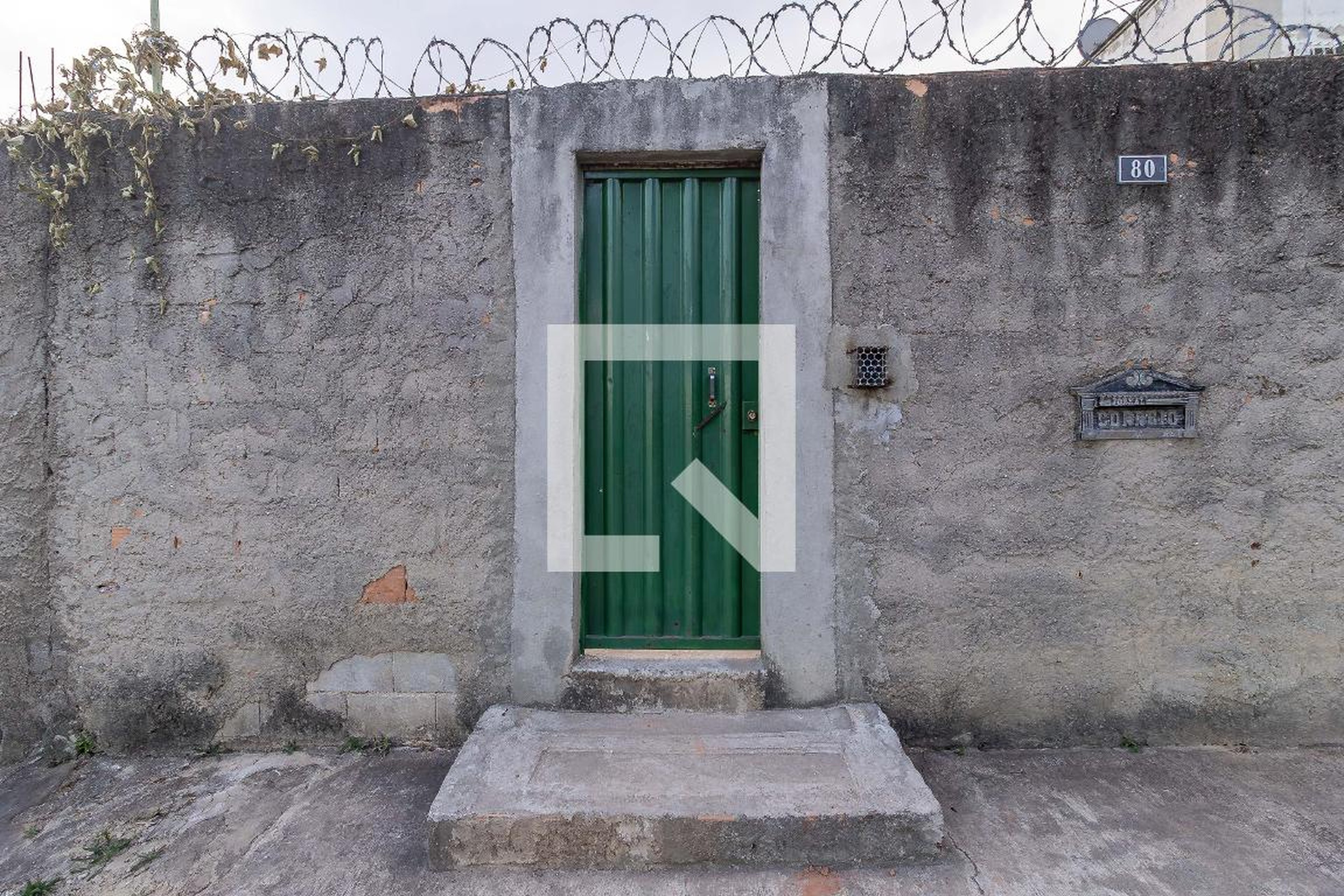 Fachada Condomínio em Rua Paulo Silva, 80