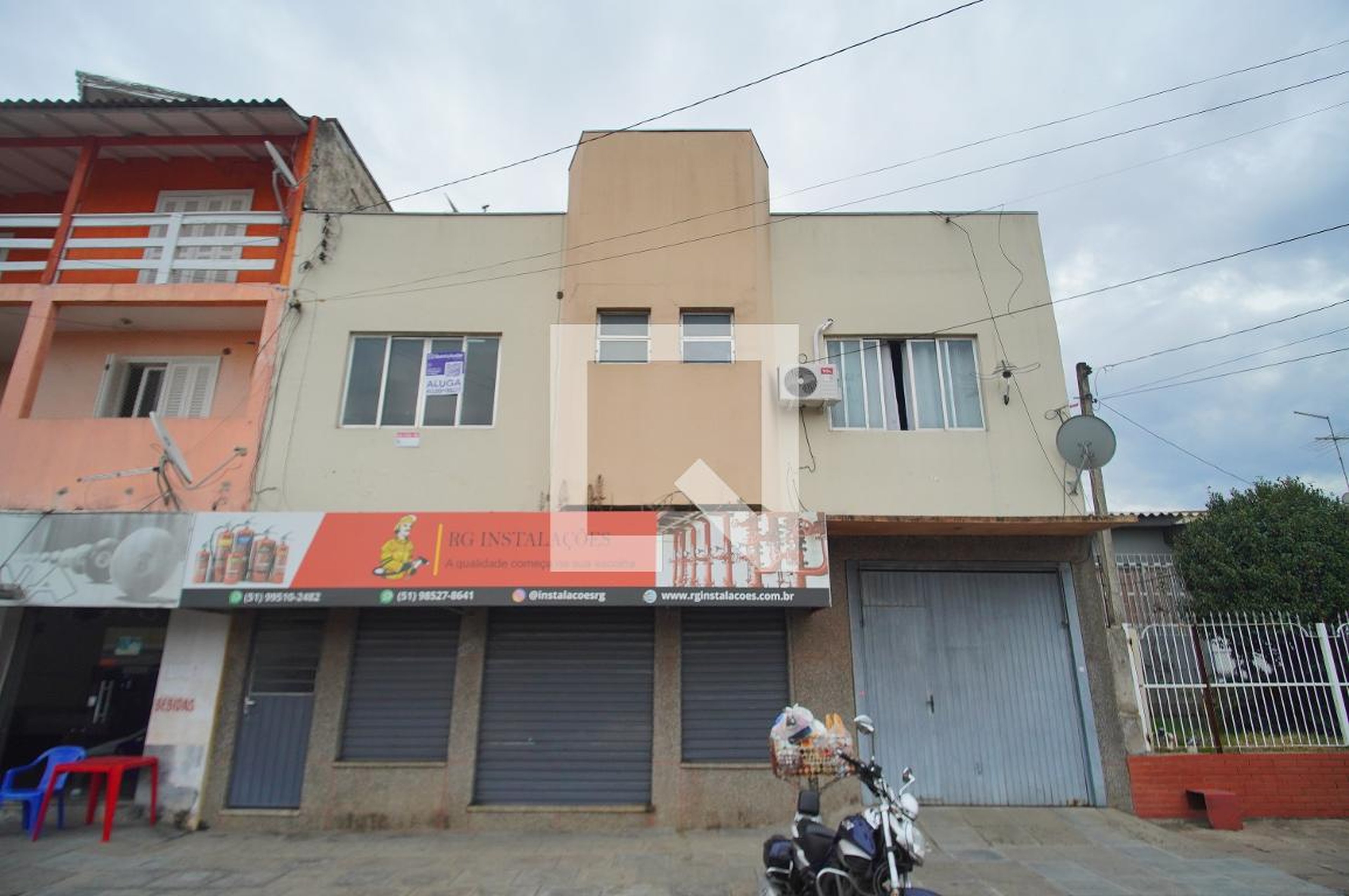 Fachada Condomínio em Rua Djalma Sassi, 358