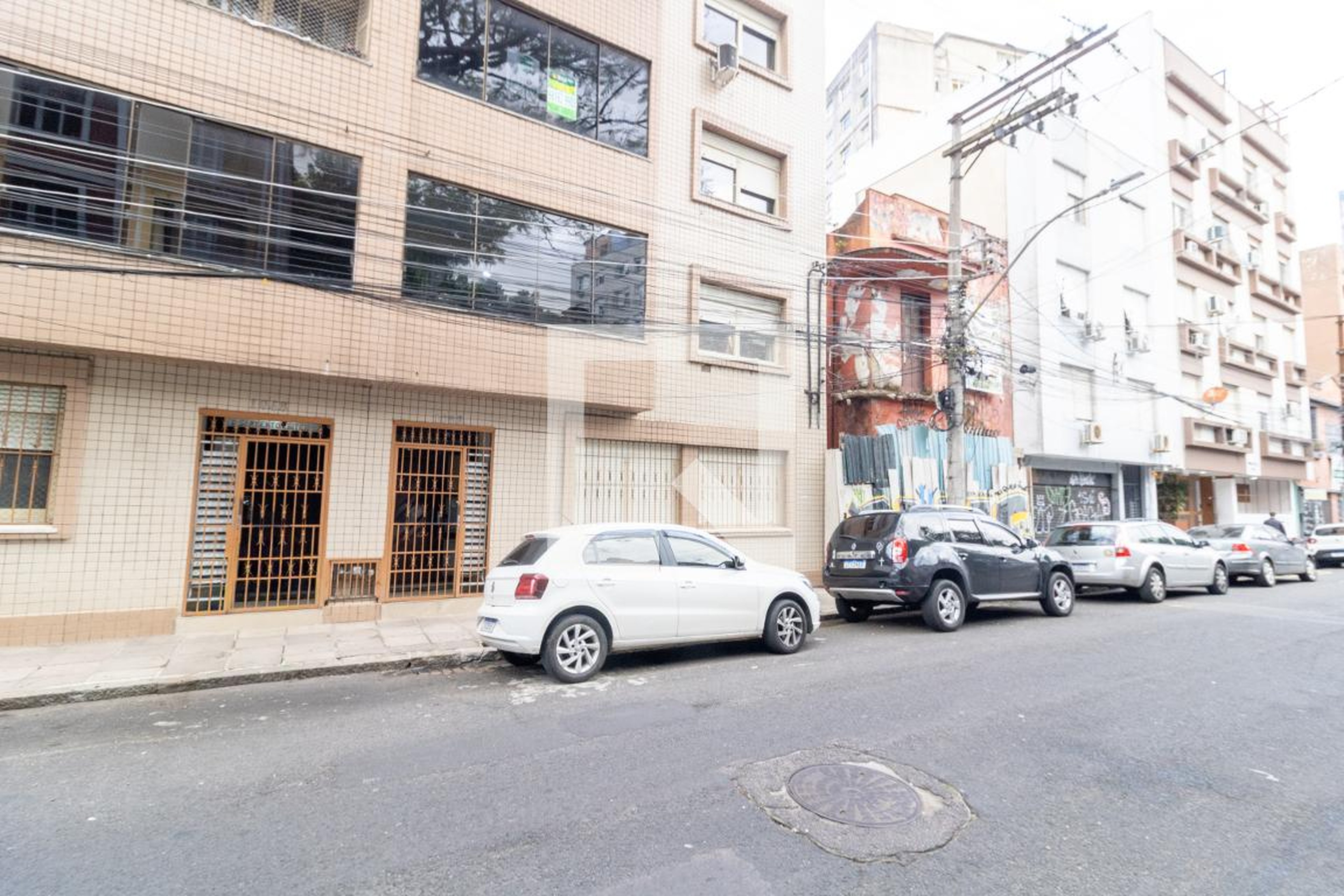 Fachada Condomínio em Rua Sarmento Leite, 1048
