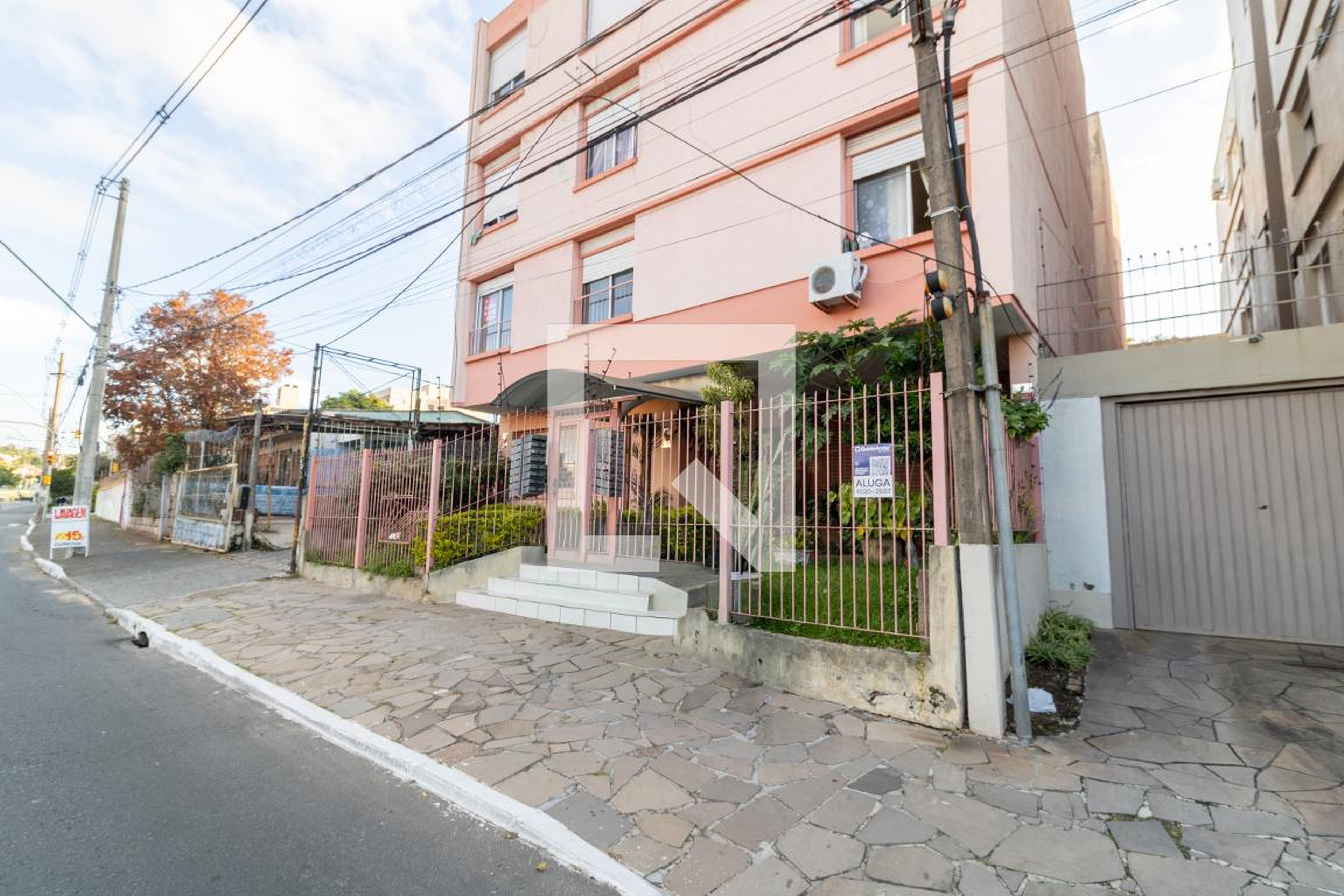 Fachada Condomínio em Avenida Coronel Gastão Haslocher Mazeron, 277