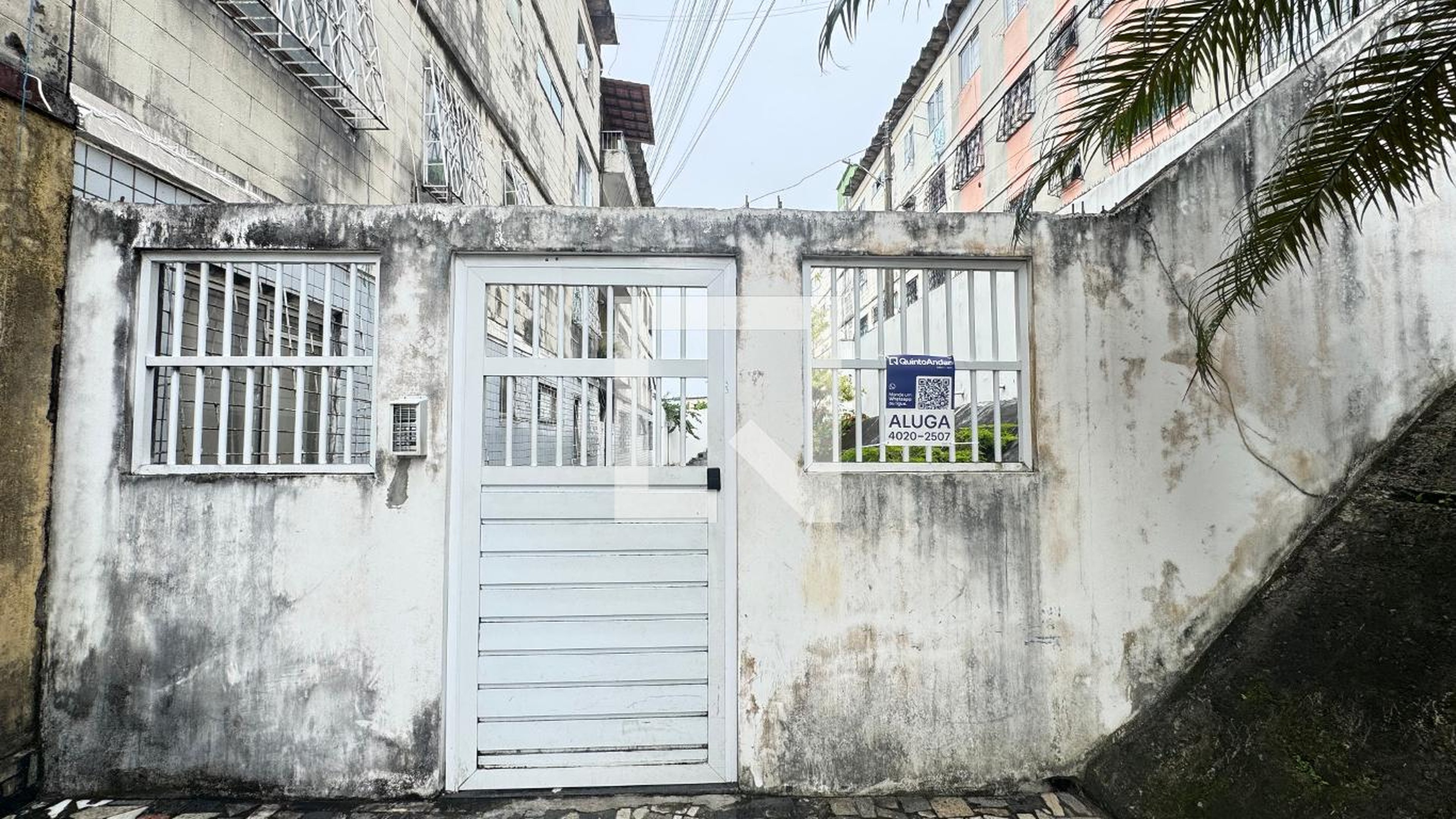 Fachada Condomínio em Via B, 2
