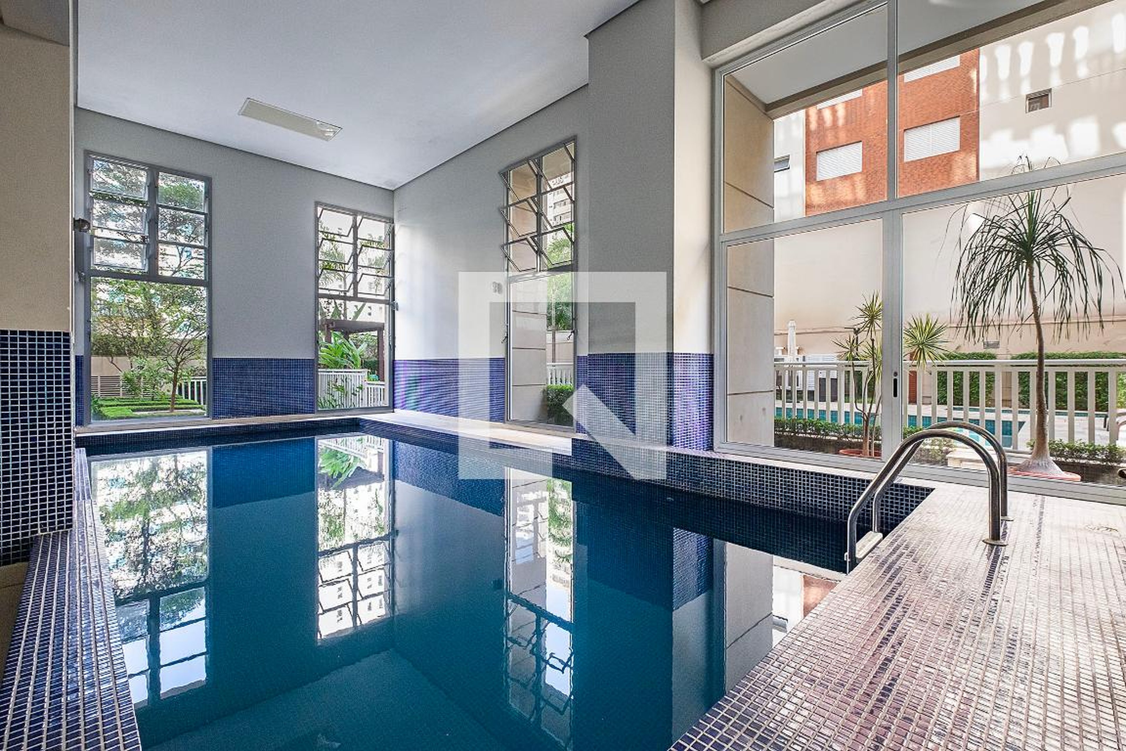 Piscina - Edifício Le Locle
