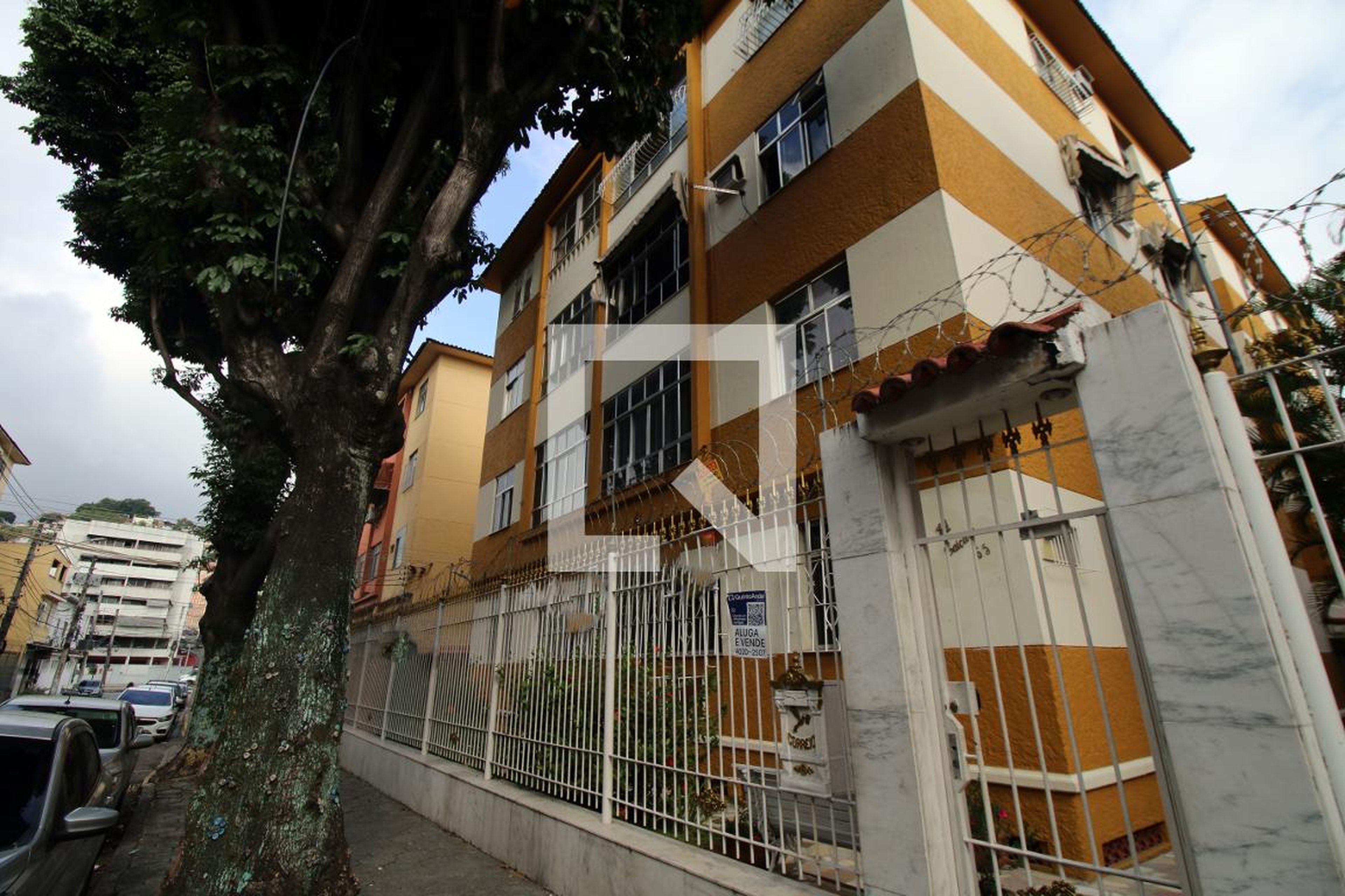 Fachada do Prédio Condomínio em Rua Jitaúna, 65