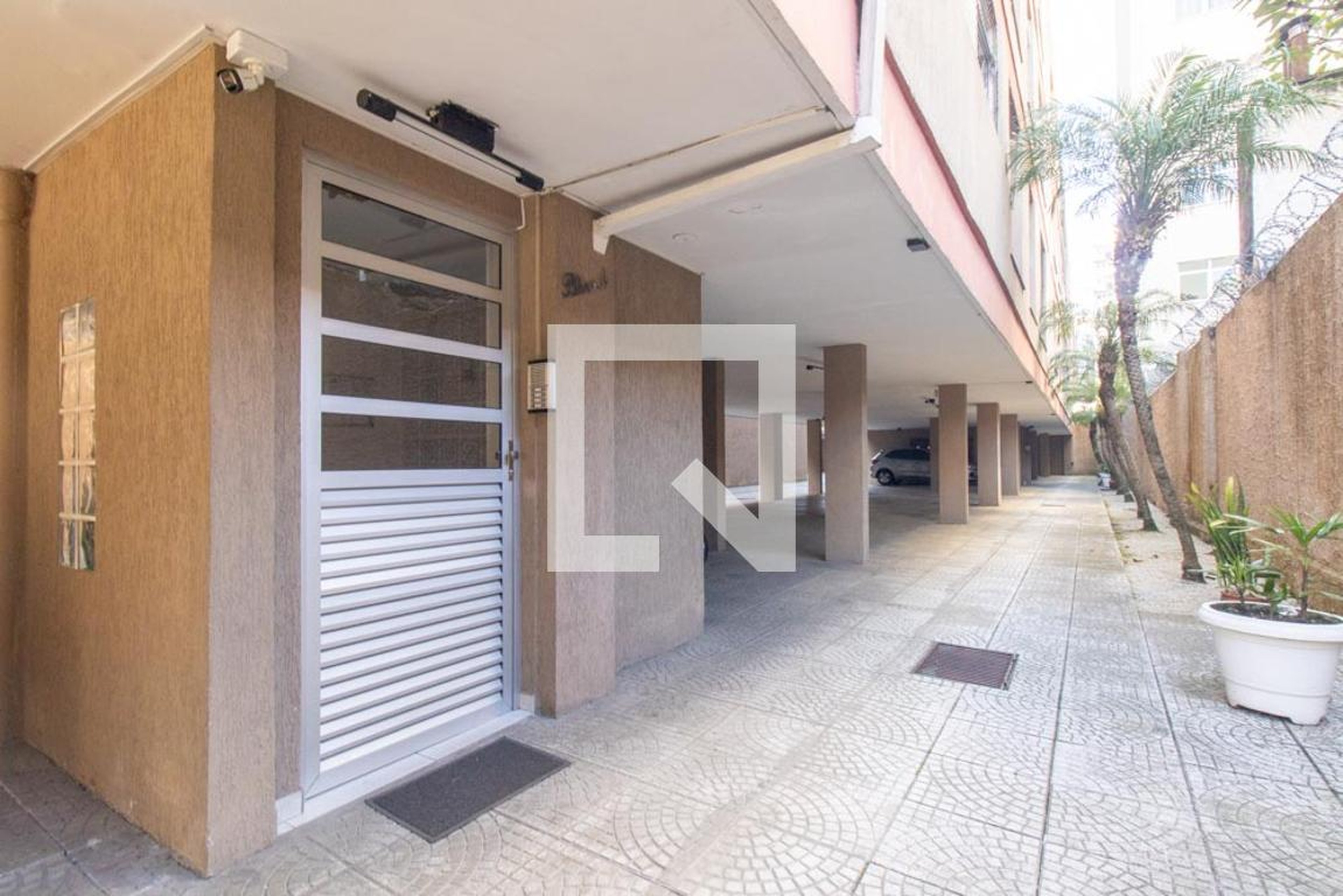 Fachada Condomínio em Avenida Visconde de Guarapuava, 3315