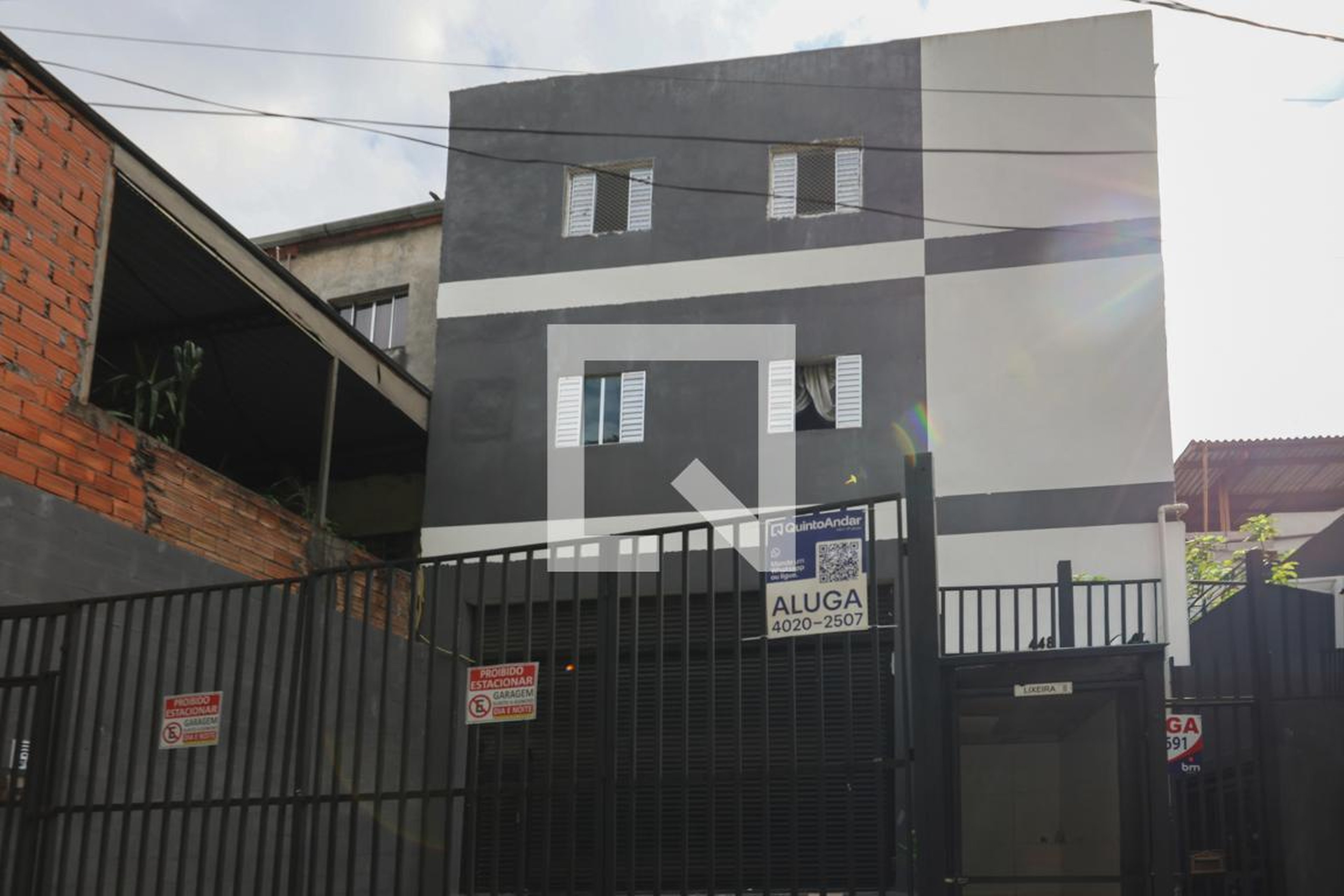 Fachada Condomínio em Rua Nelson Brissac, 448