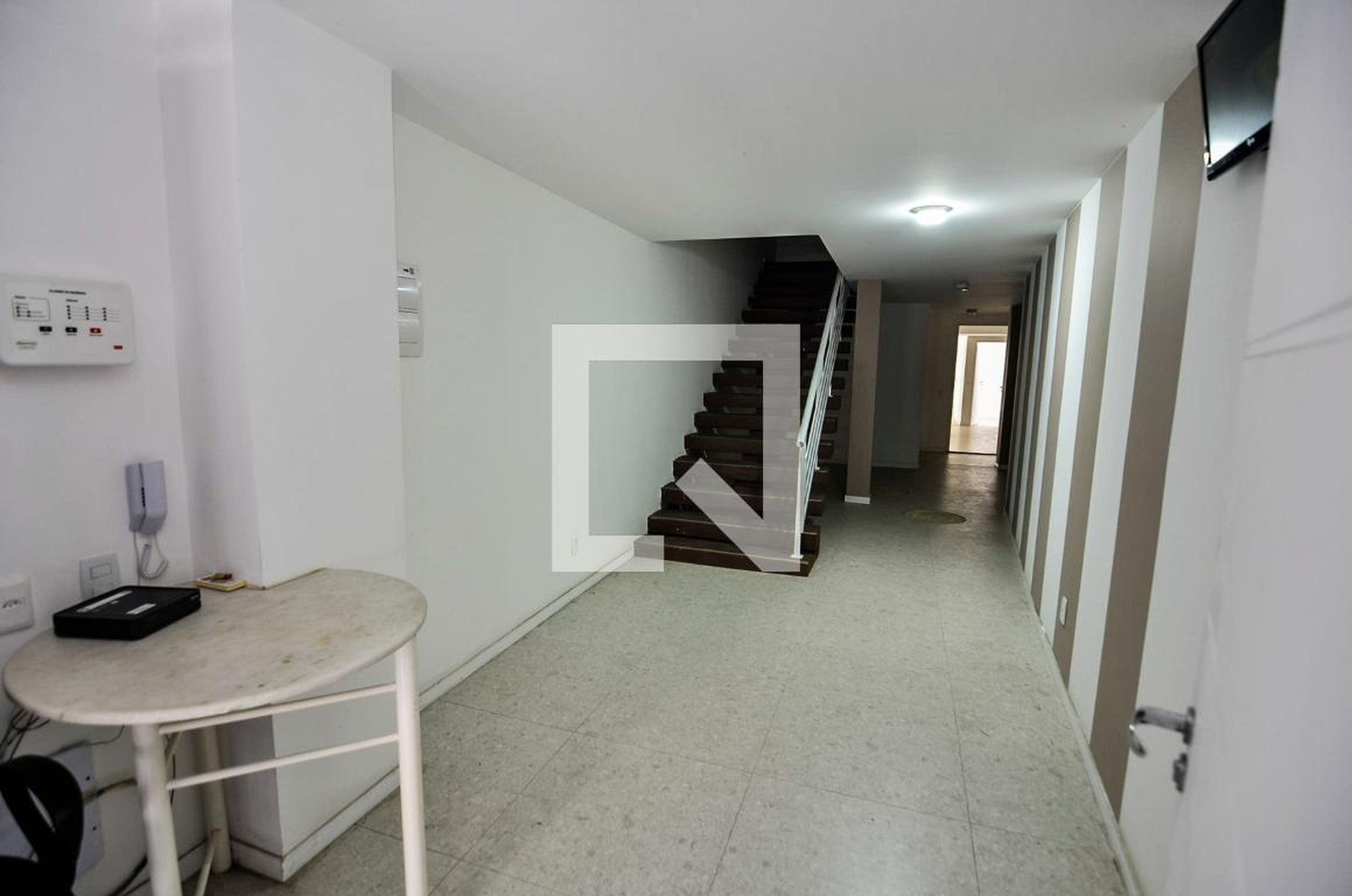 Hall - null