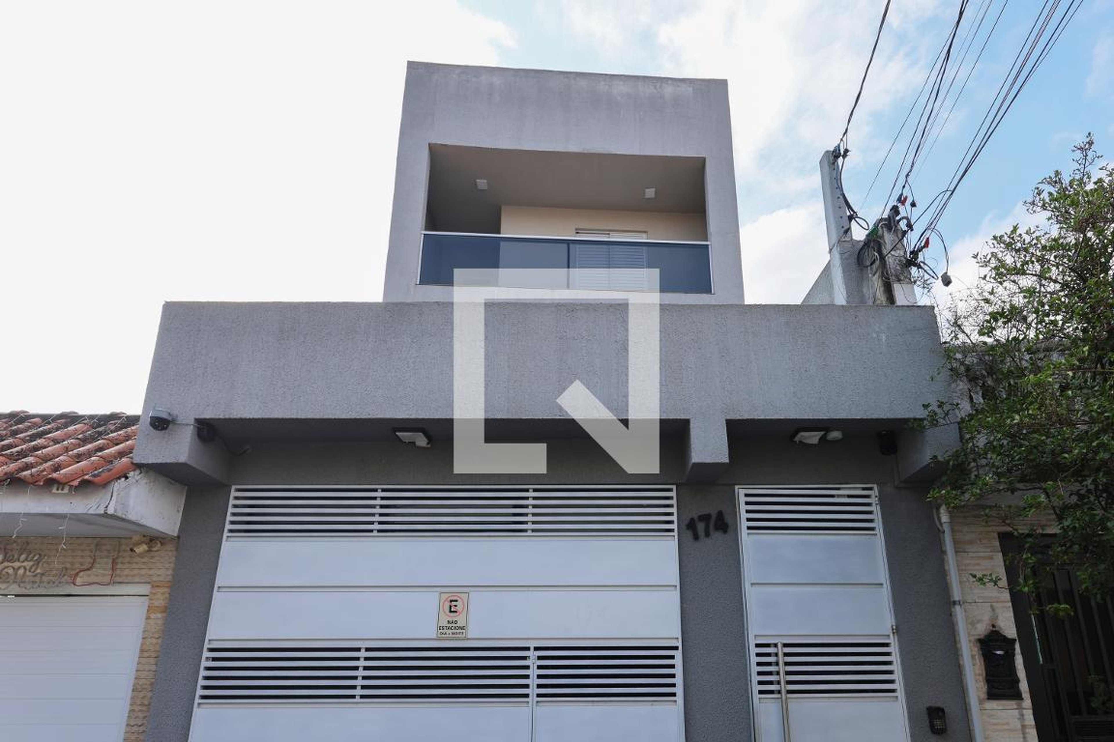Fachada Condomínio em Rua Safira, 174