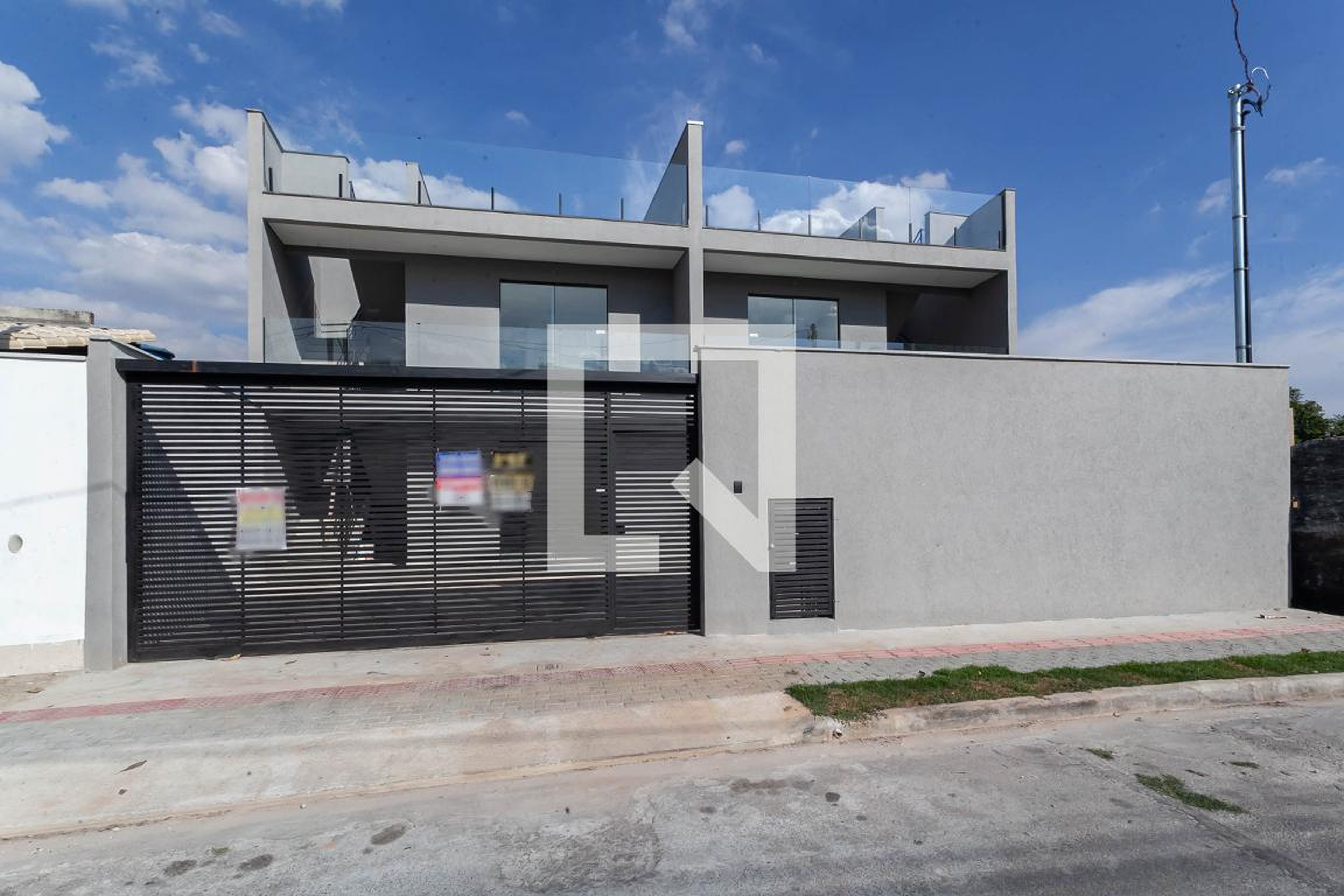 Fachada Condomínio em Rua Tomás Antônio Gonzaga, 567