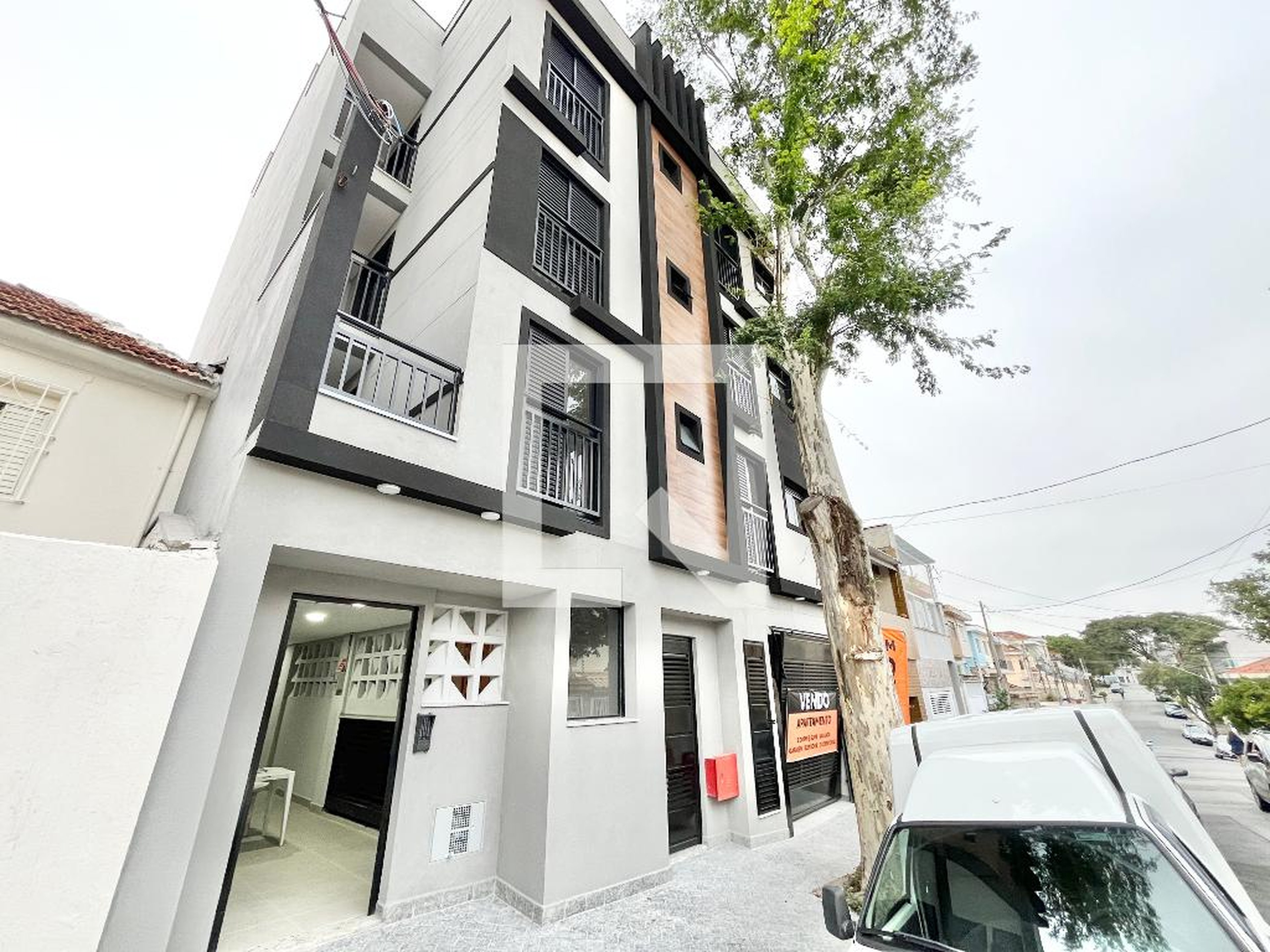 Fachada Condomínio em Rua Caçador, 83