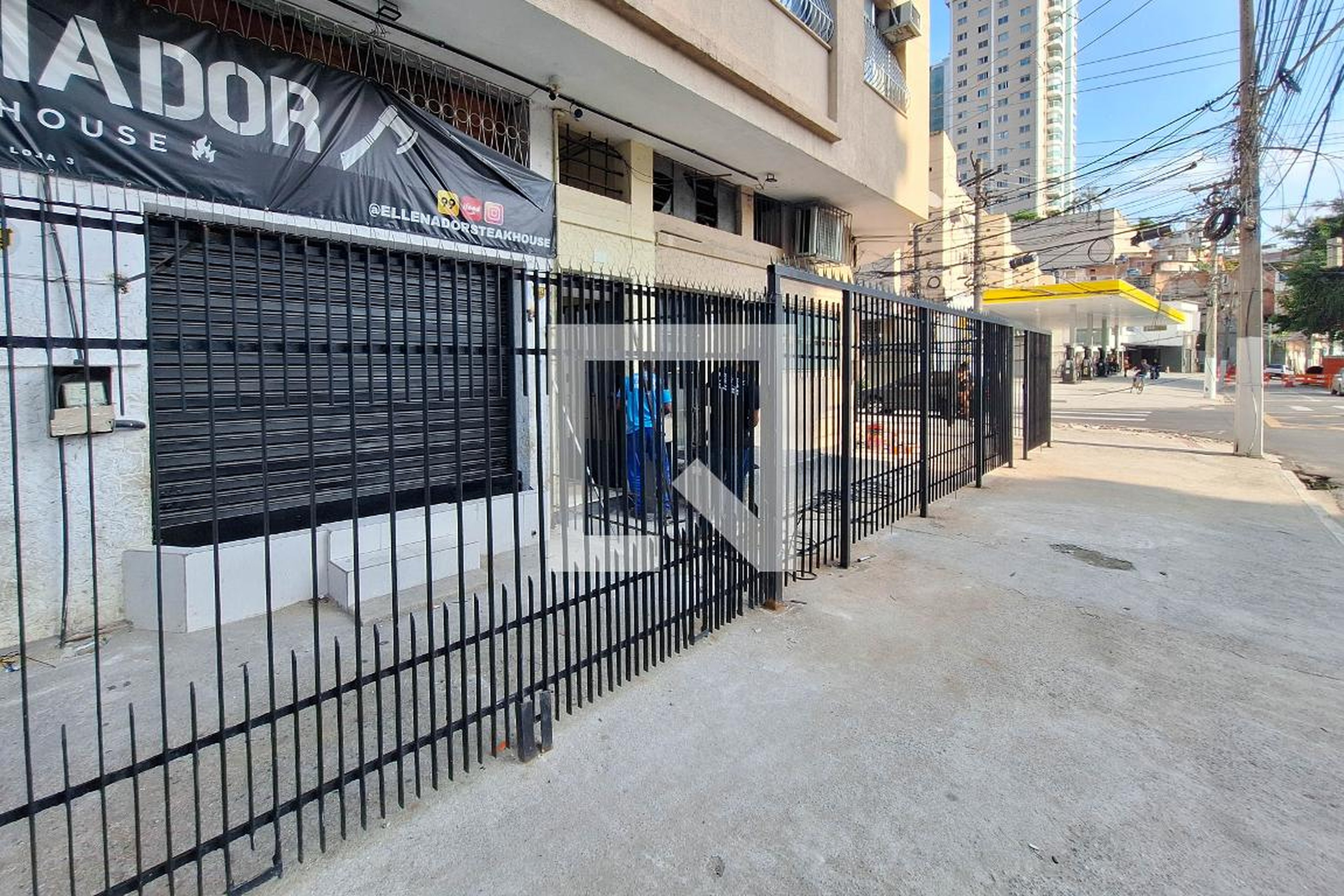 Fachada Condomínio em Avenida Almirante Ary Parreiras, 296