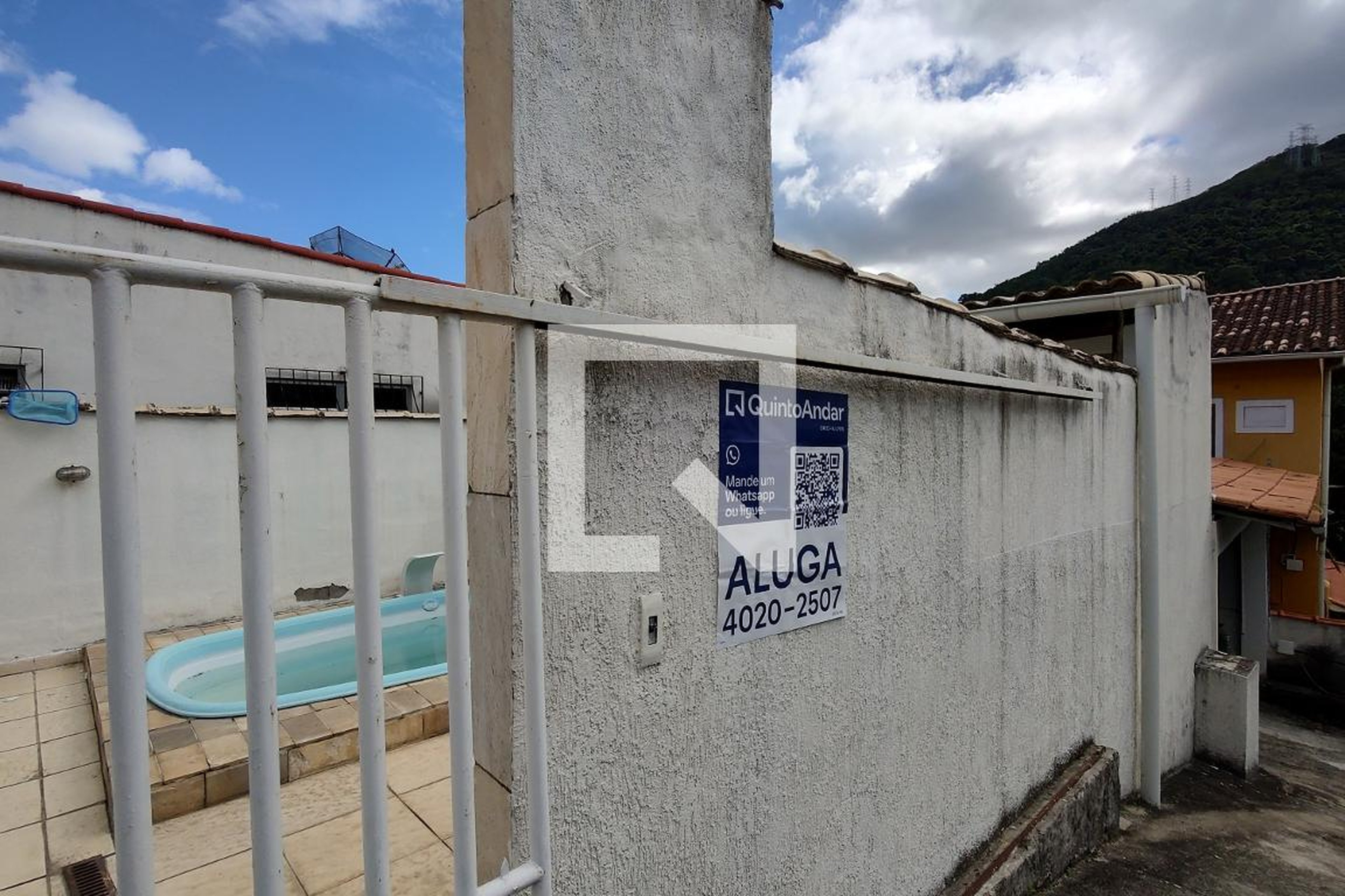 Fachada Condomínio em Estrada do Cafundá, 3093