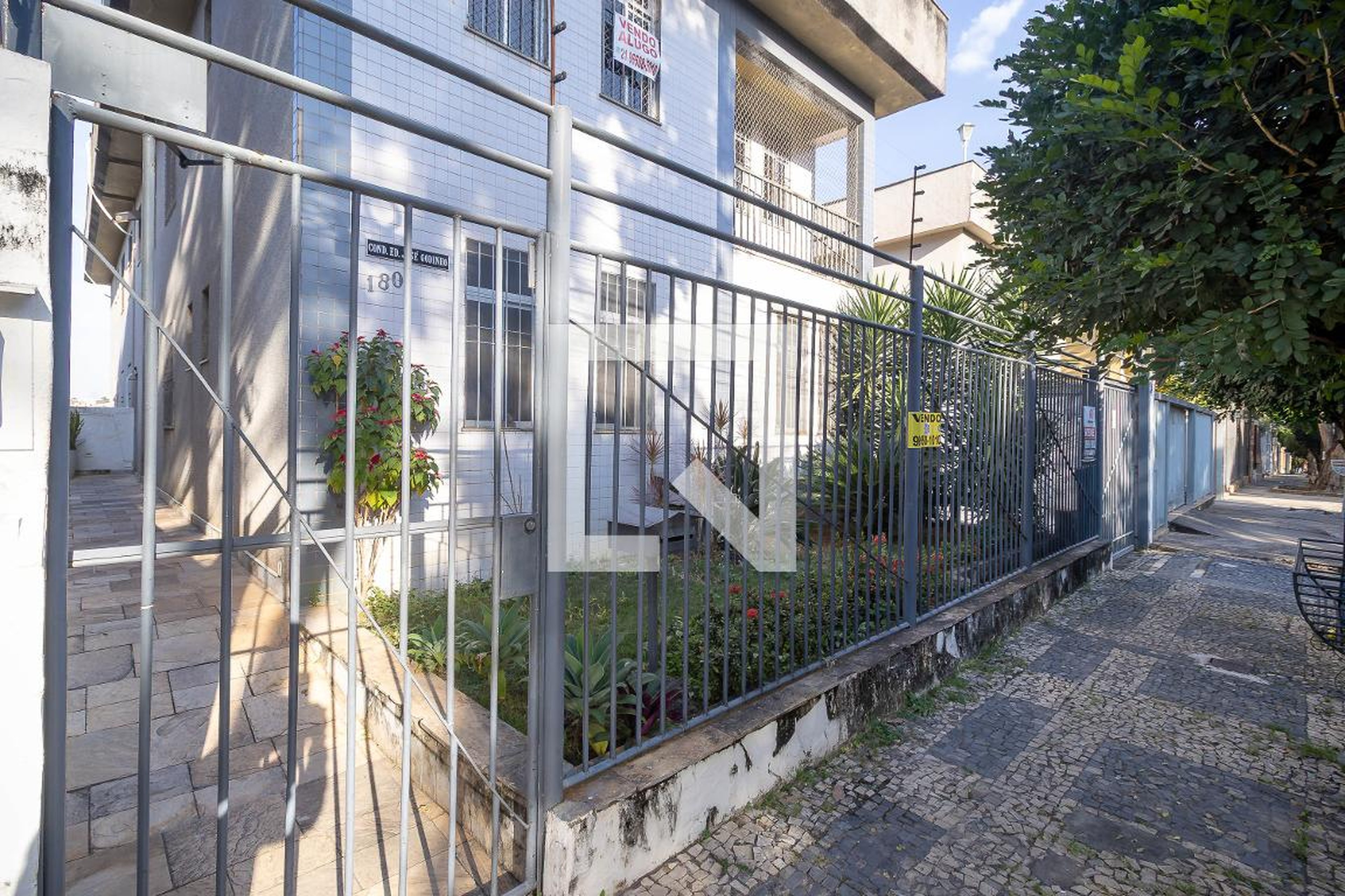 Fachada Condomínio em Rua Jaír Dutra de Morais, 180