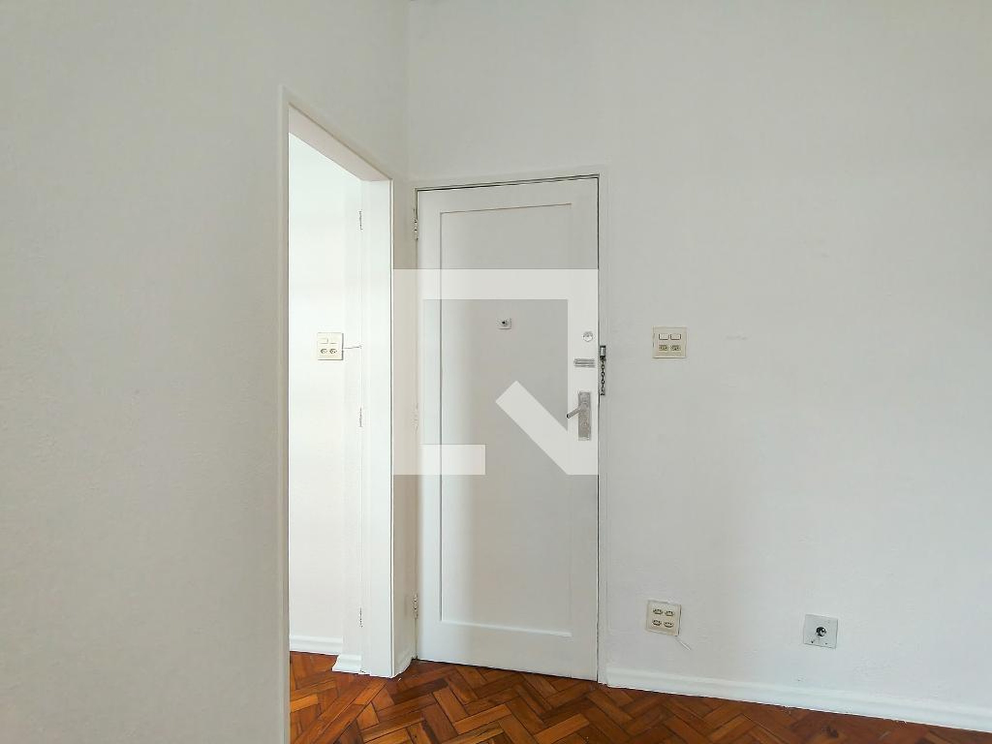 Entrada Condomínio em Rua Maia de Lacerda, 186