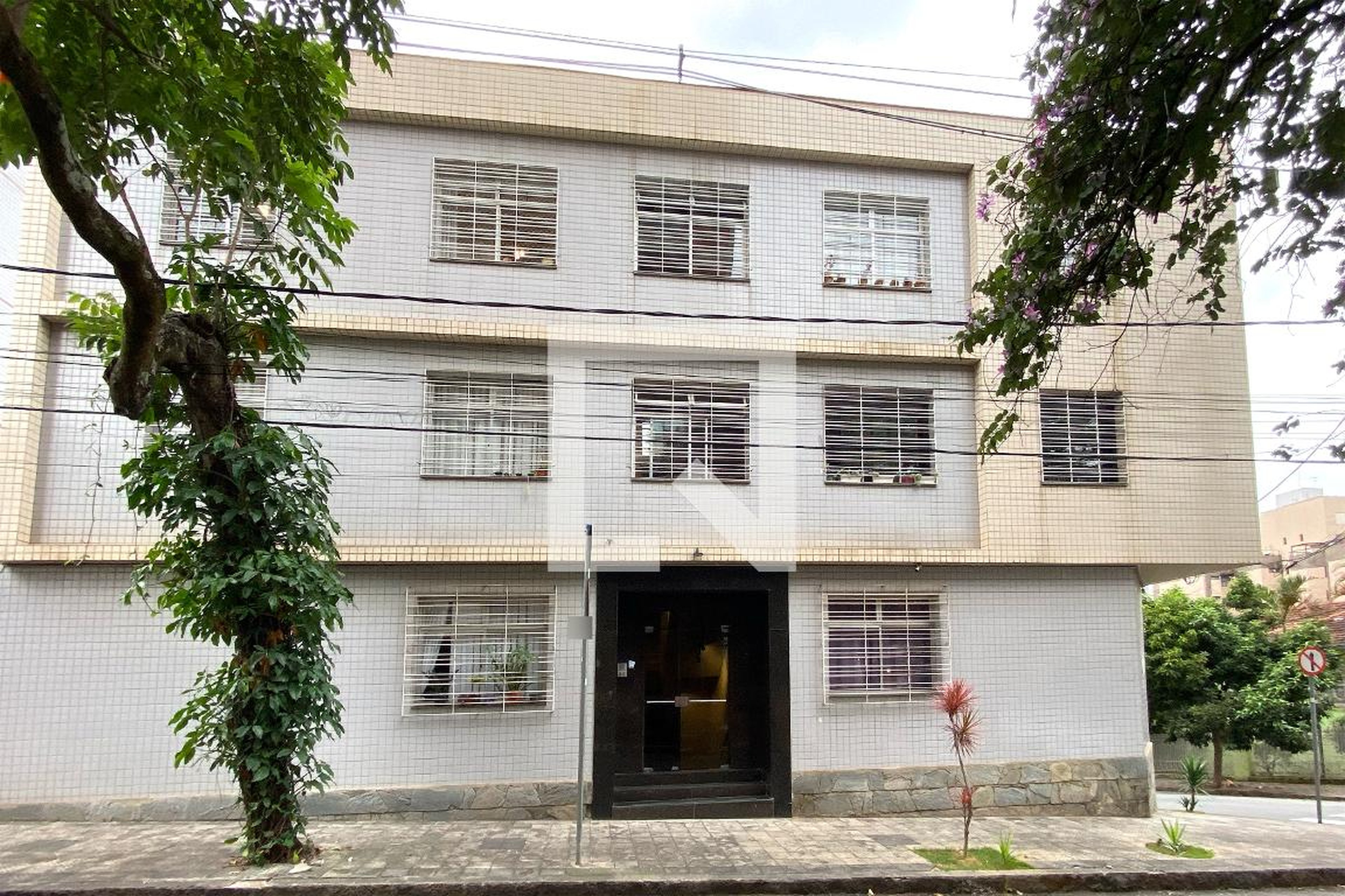 Fachada Condomínio em Rua Lavras, 585