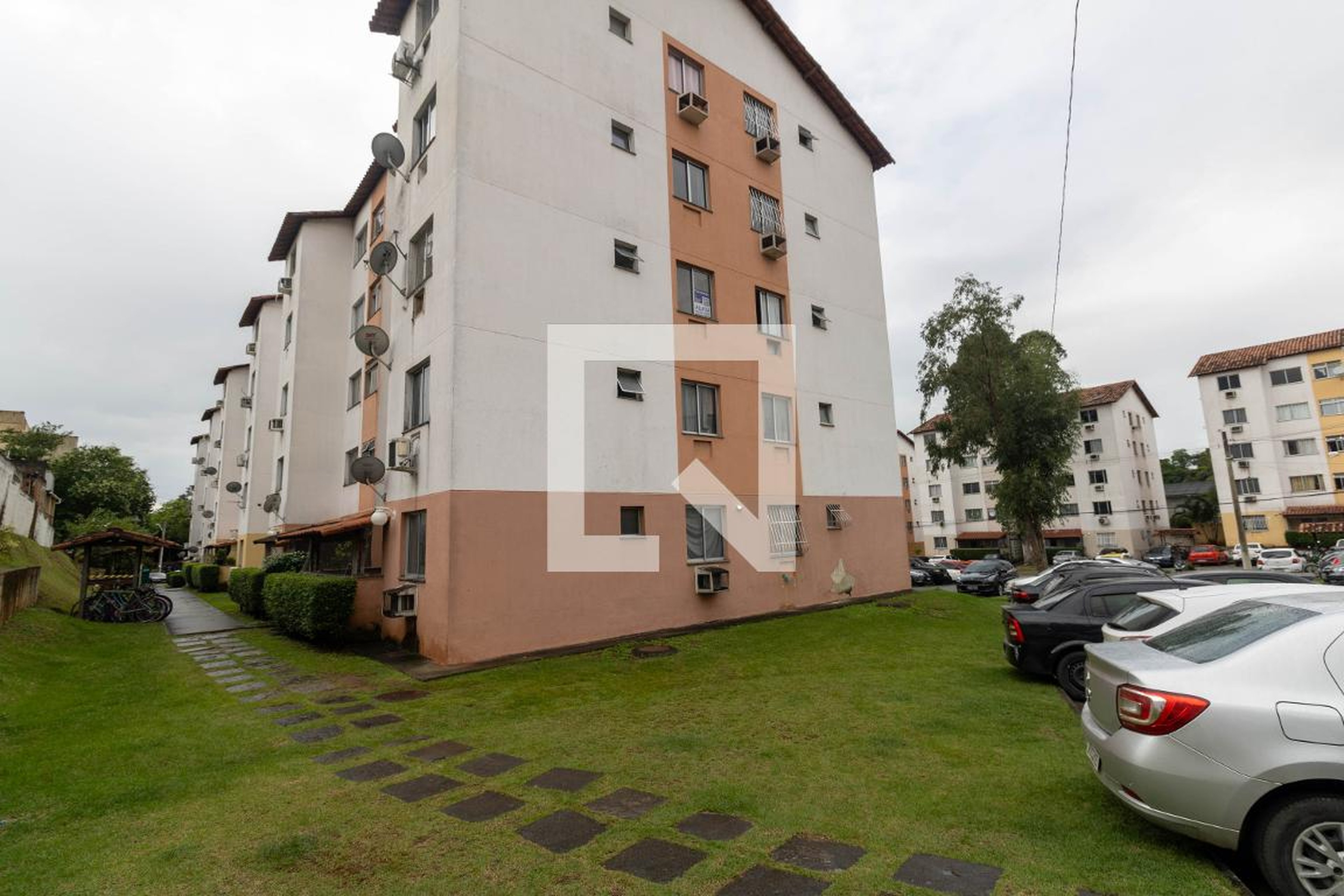 Fachada do Prédio Condomínio em Estrada João Melo, 0