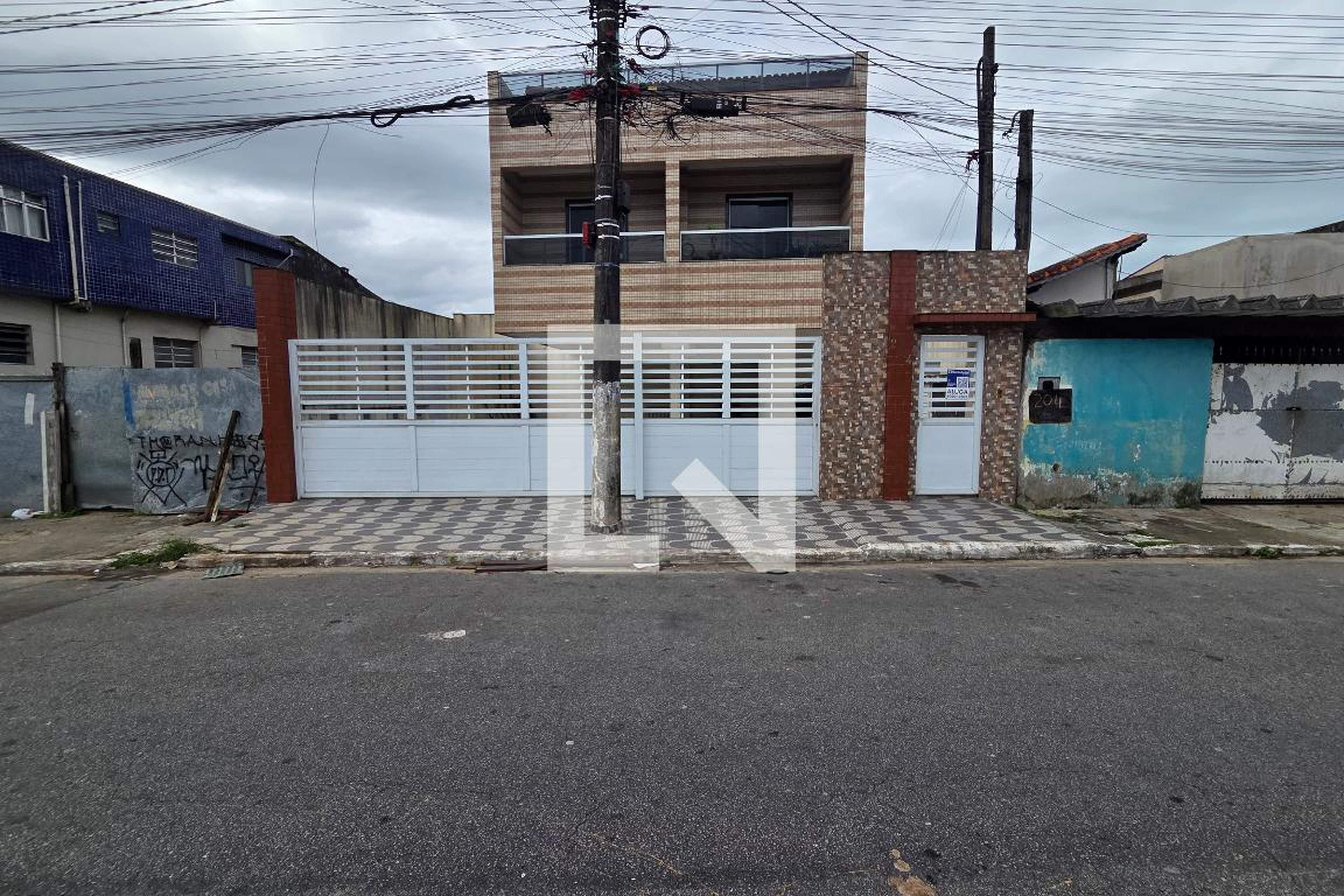 Fachada Condomínio em Rua Doutor Renato Pinho, 214