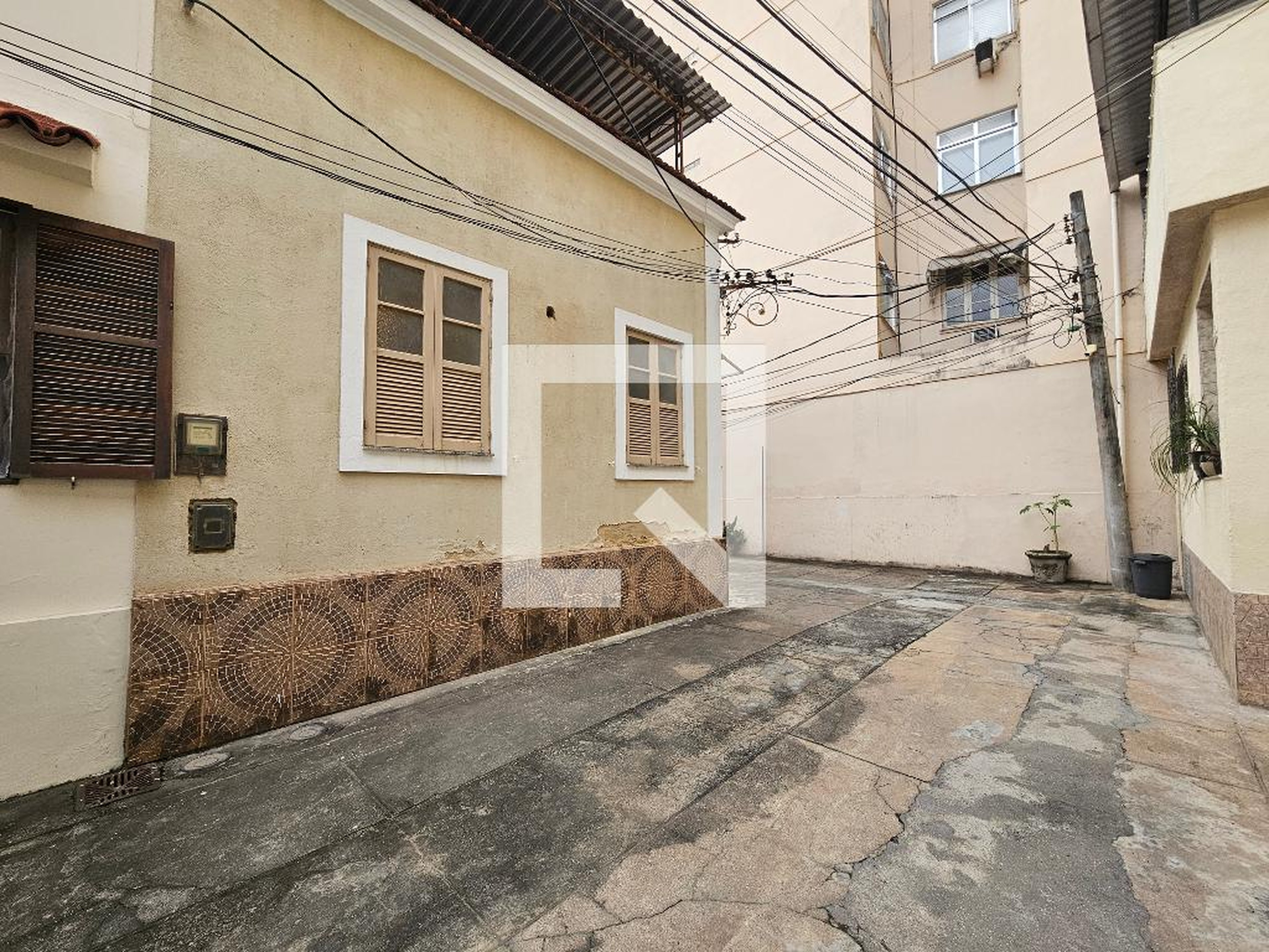 Fachada Condomínio em Rua Alzira Brandão, 103