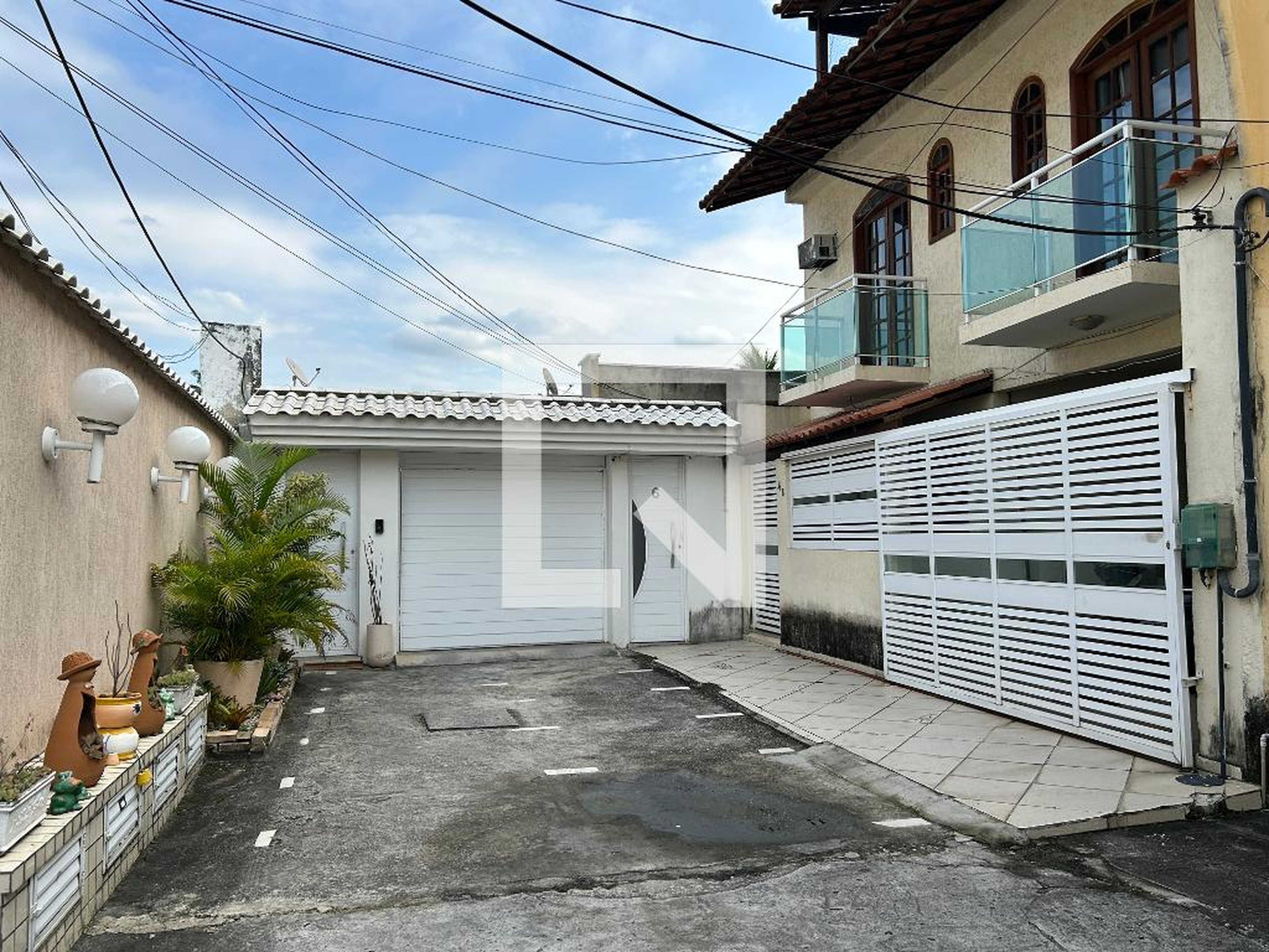 Fachada Condomínio em Rua Baronesa, 206