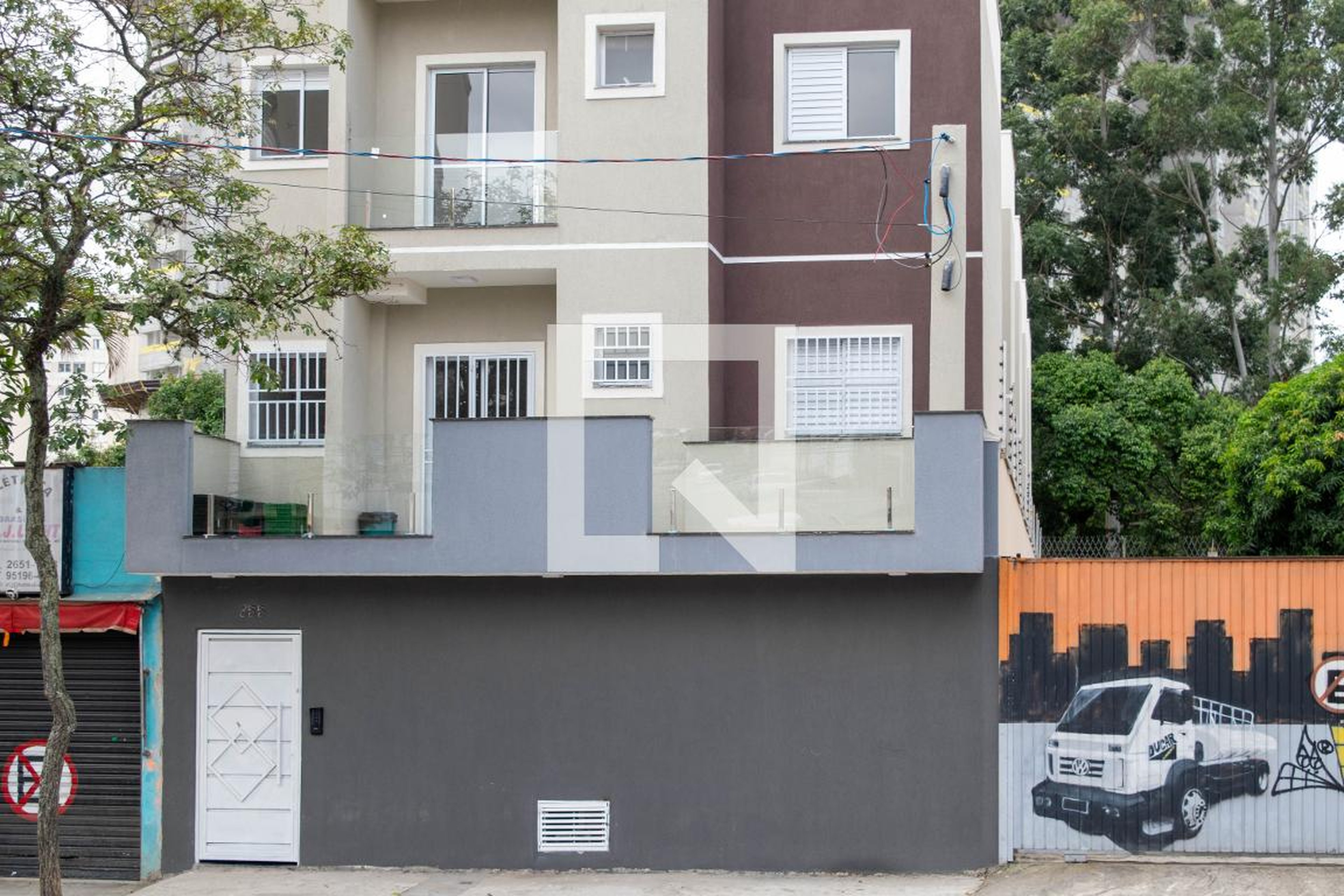 Fachada Condomínio em Rua Joaquim Marra, 855