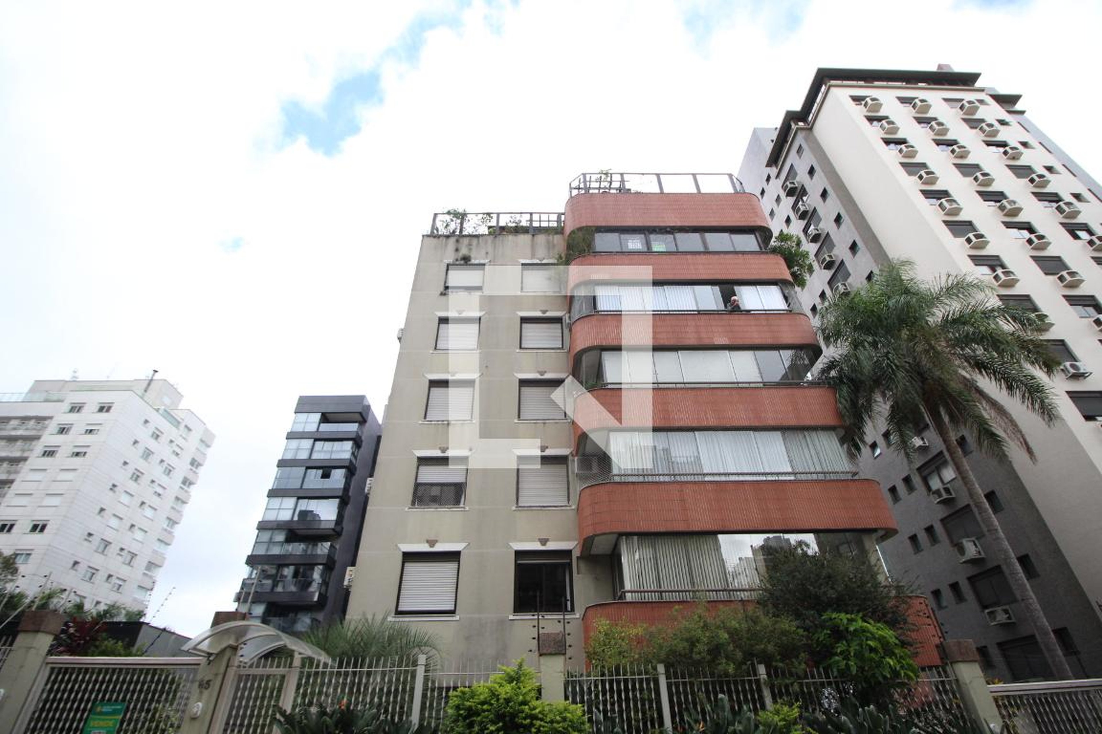 Fachada Condomínio em Rua Cônego Viana, 65