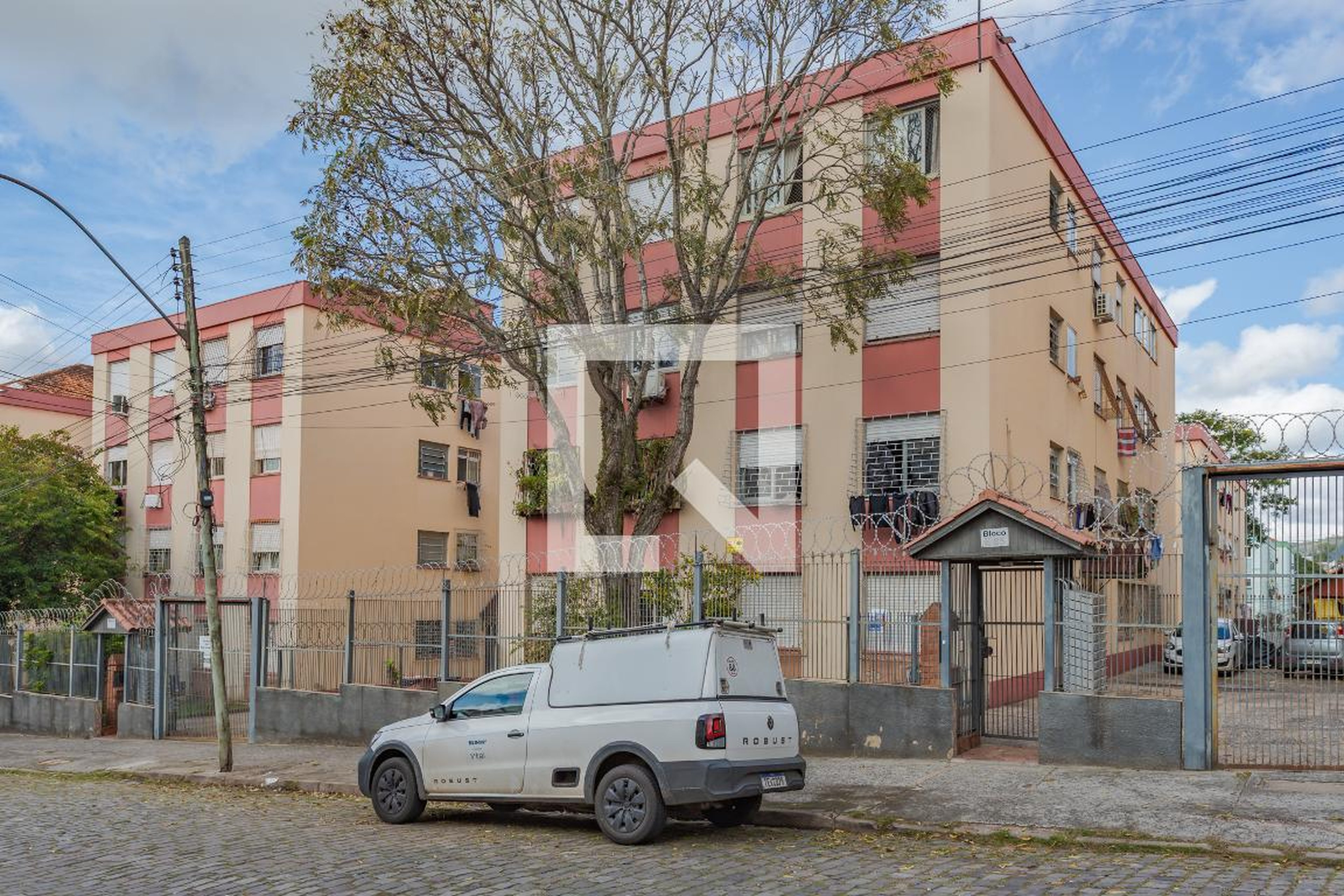 Fachada Condomínio em Rua Doutor Aron Menda, 85