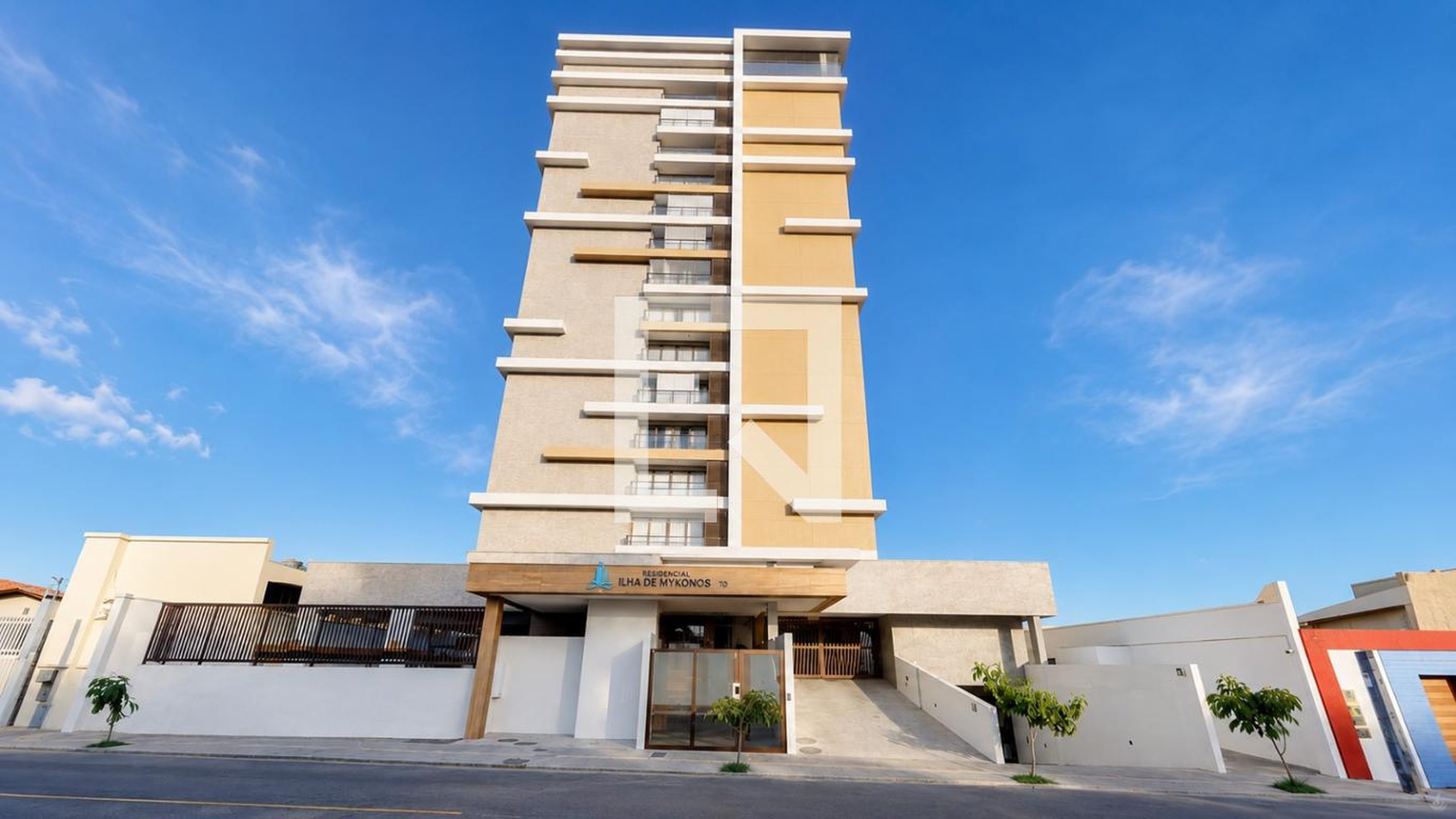 Fachada Condomínio em Avenida General Severino Filho, 172