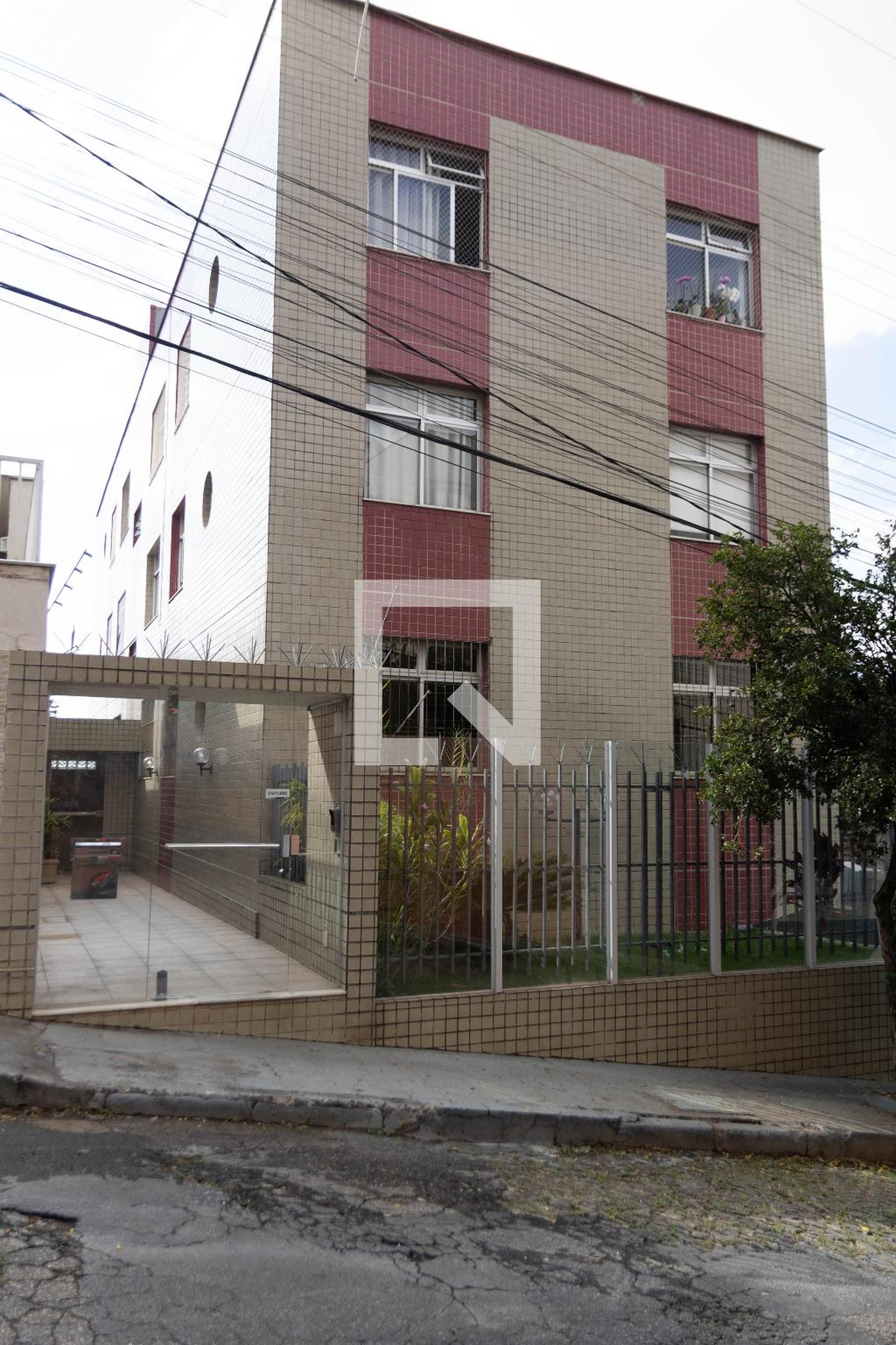 Fachada Condomínio em Rua das Flores, 382