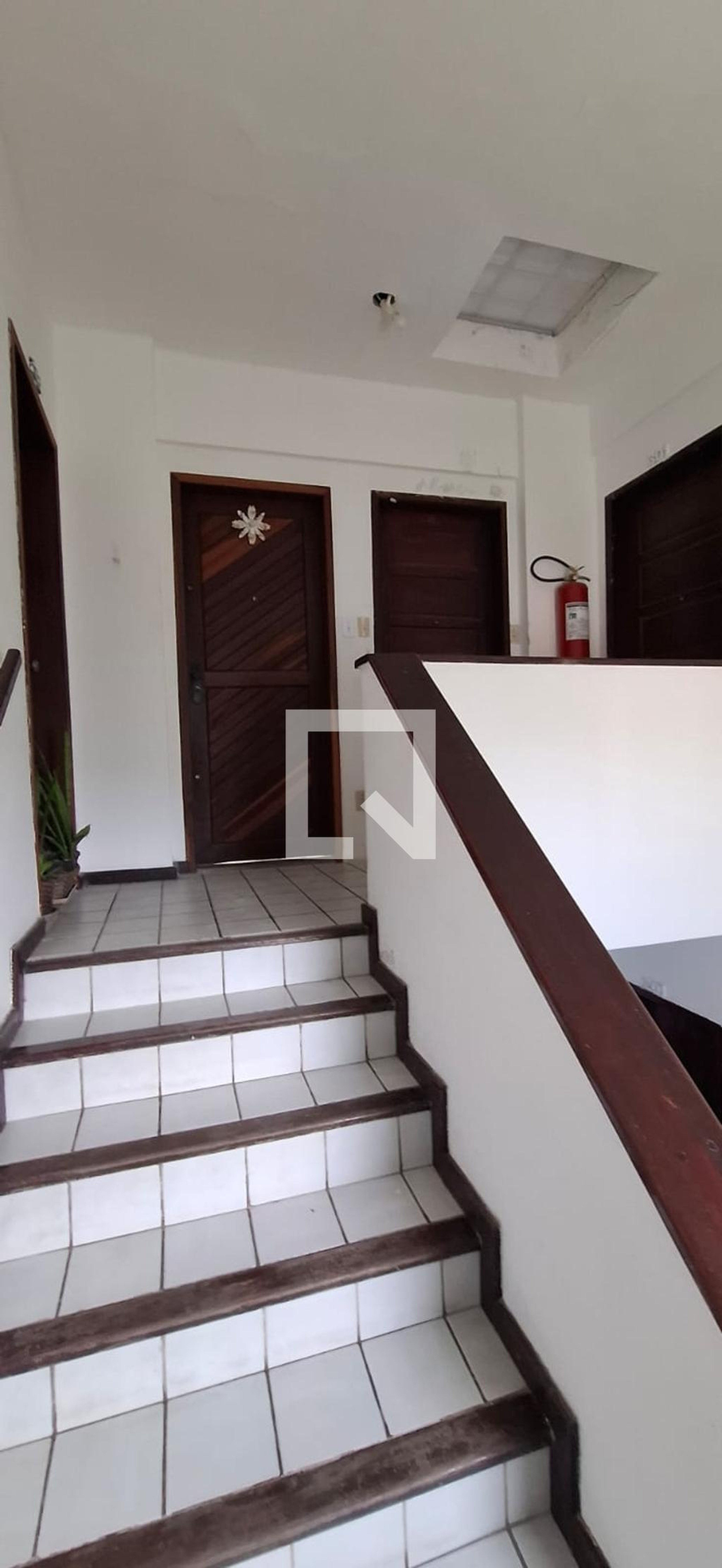 Hall de Entrada Condomínio em Rua Baltazar Solé, 56