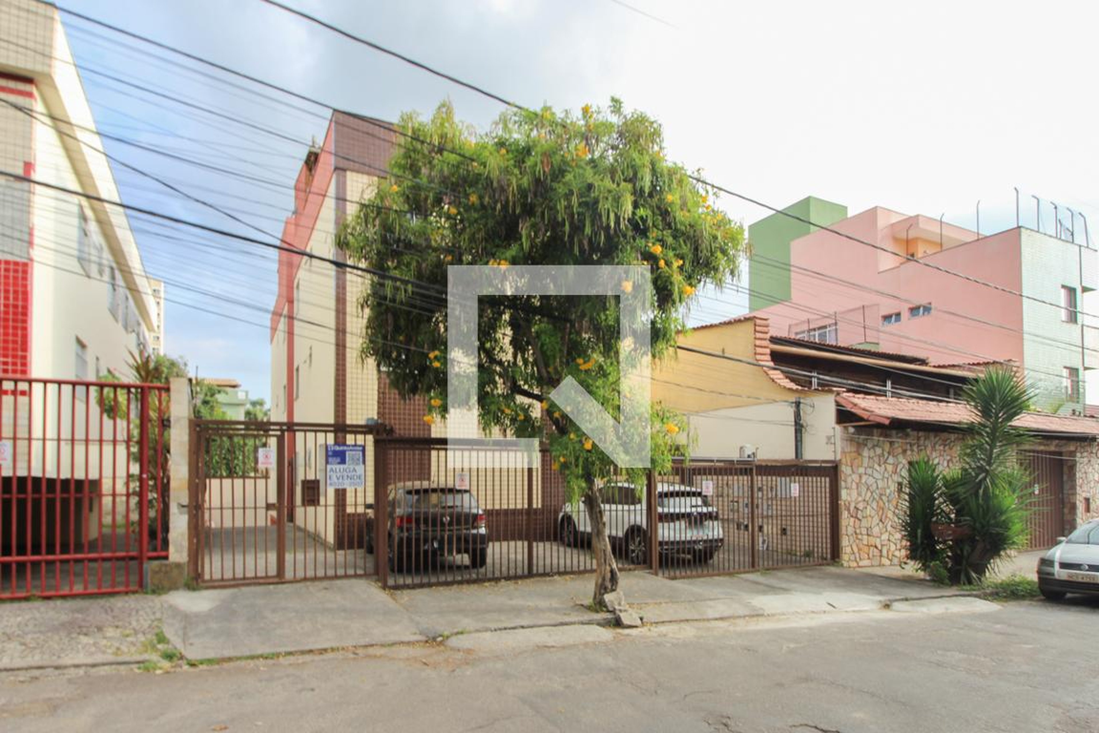 Fachada Condomínio em Rua Creso Barbi, 147