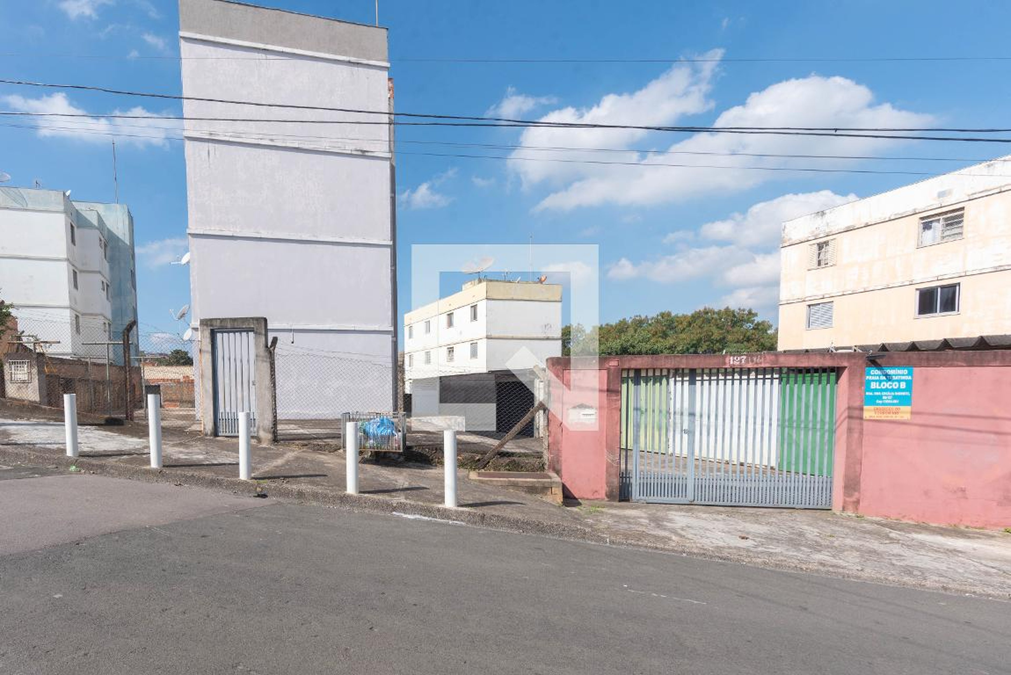 Fachada Condomínio em Rua José Von Ah, 126