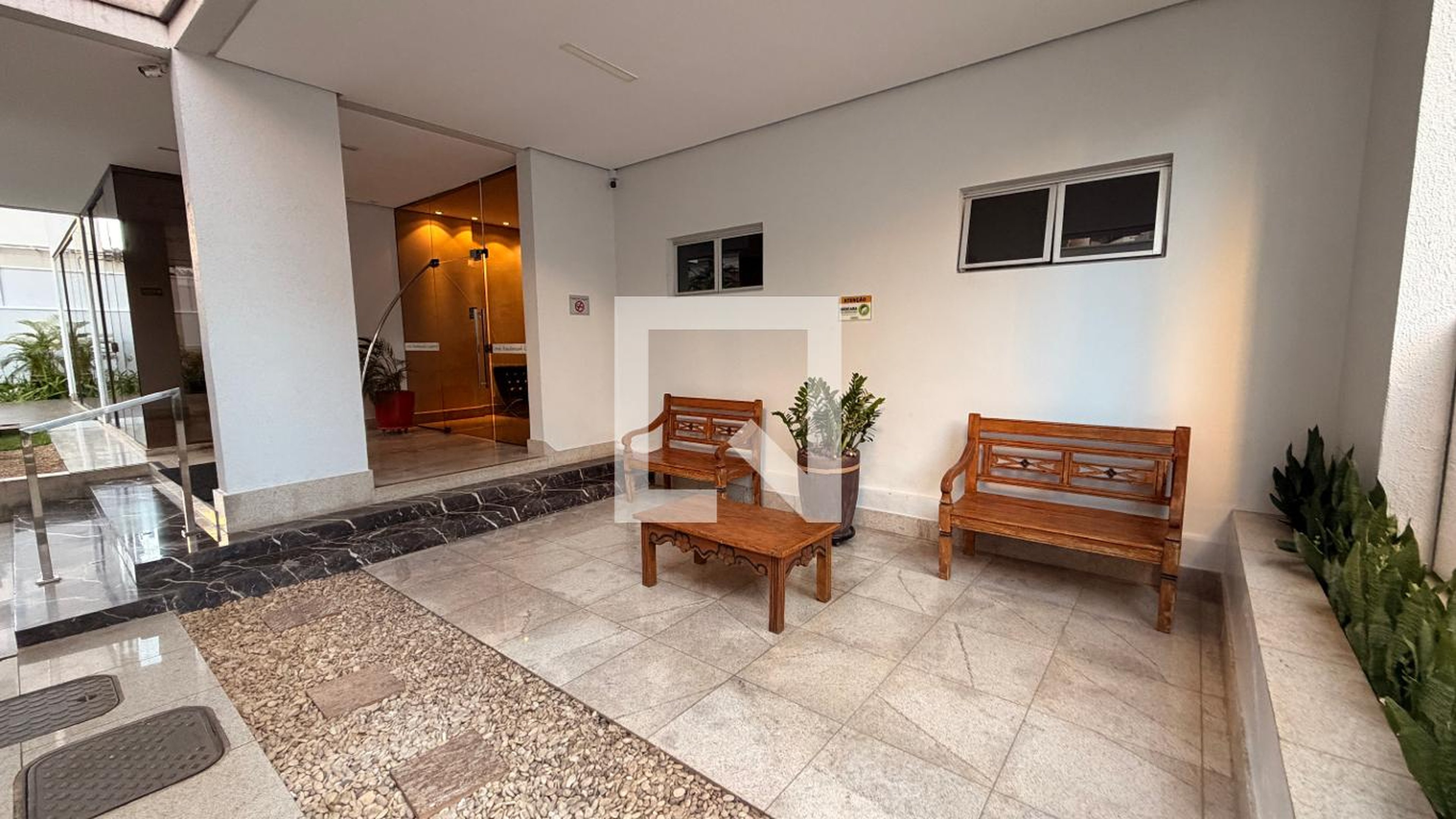 Hall de entrada Condomínio em Avenida T-15, 1178