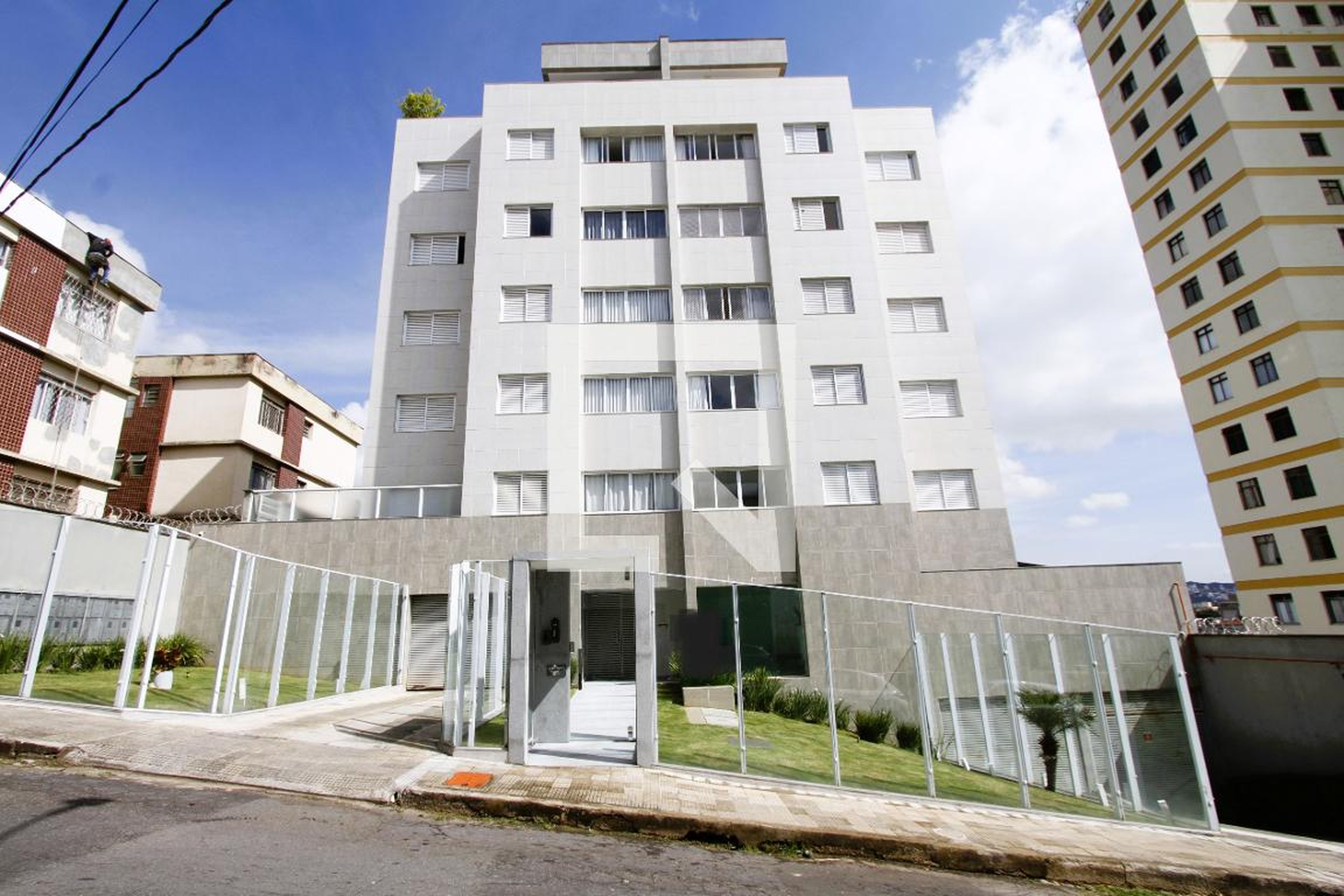 Fachada Condomínio em Rua Contria, 336