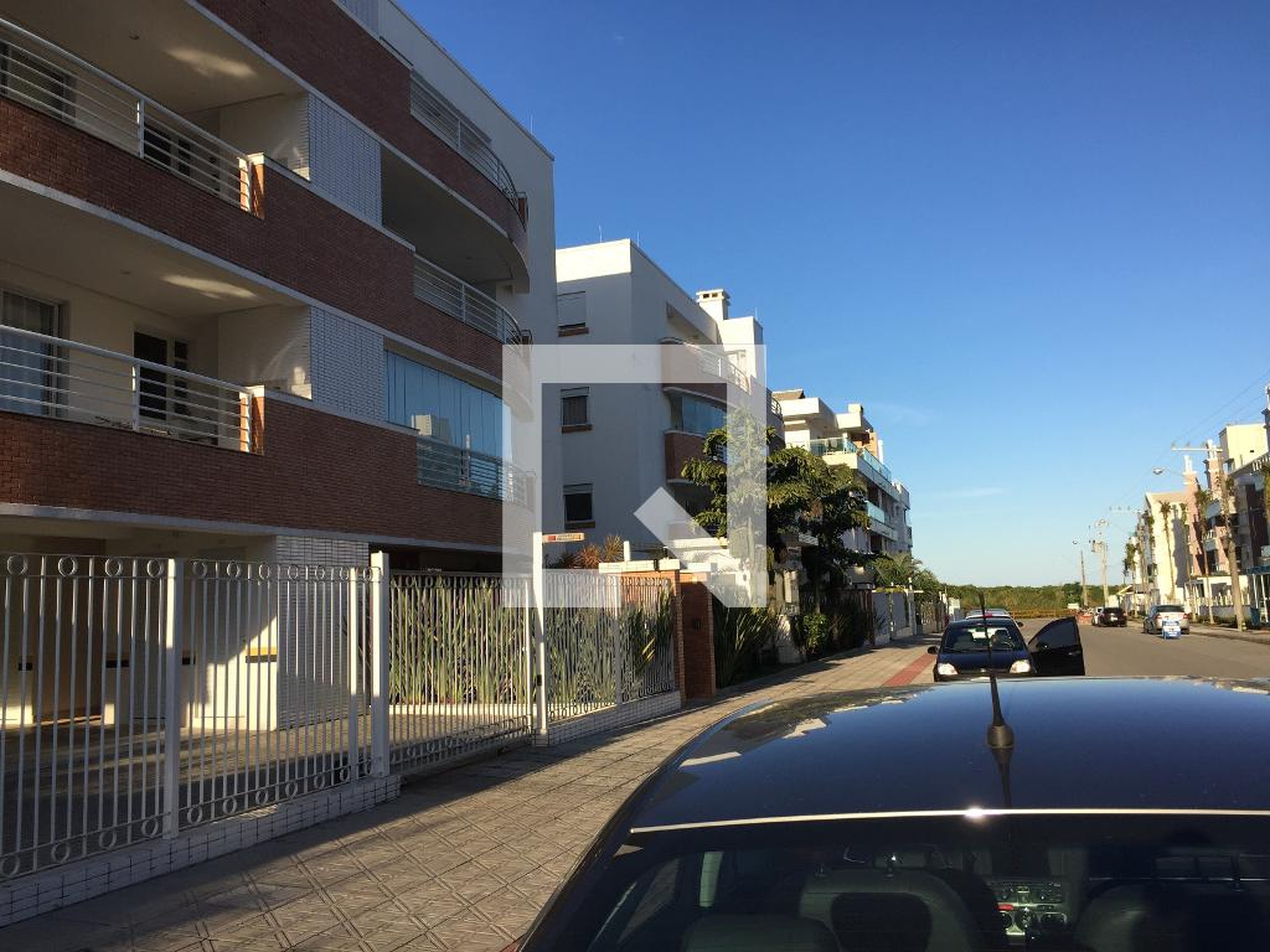 Fachada Condomínio em Rua Radialista Dakir Polidoro, 195