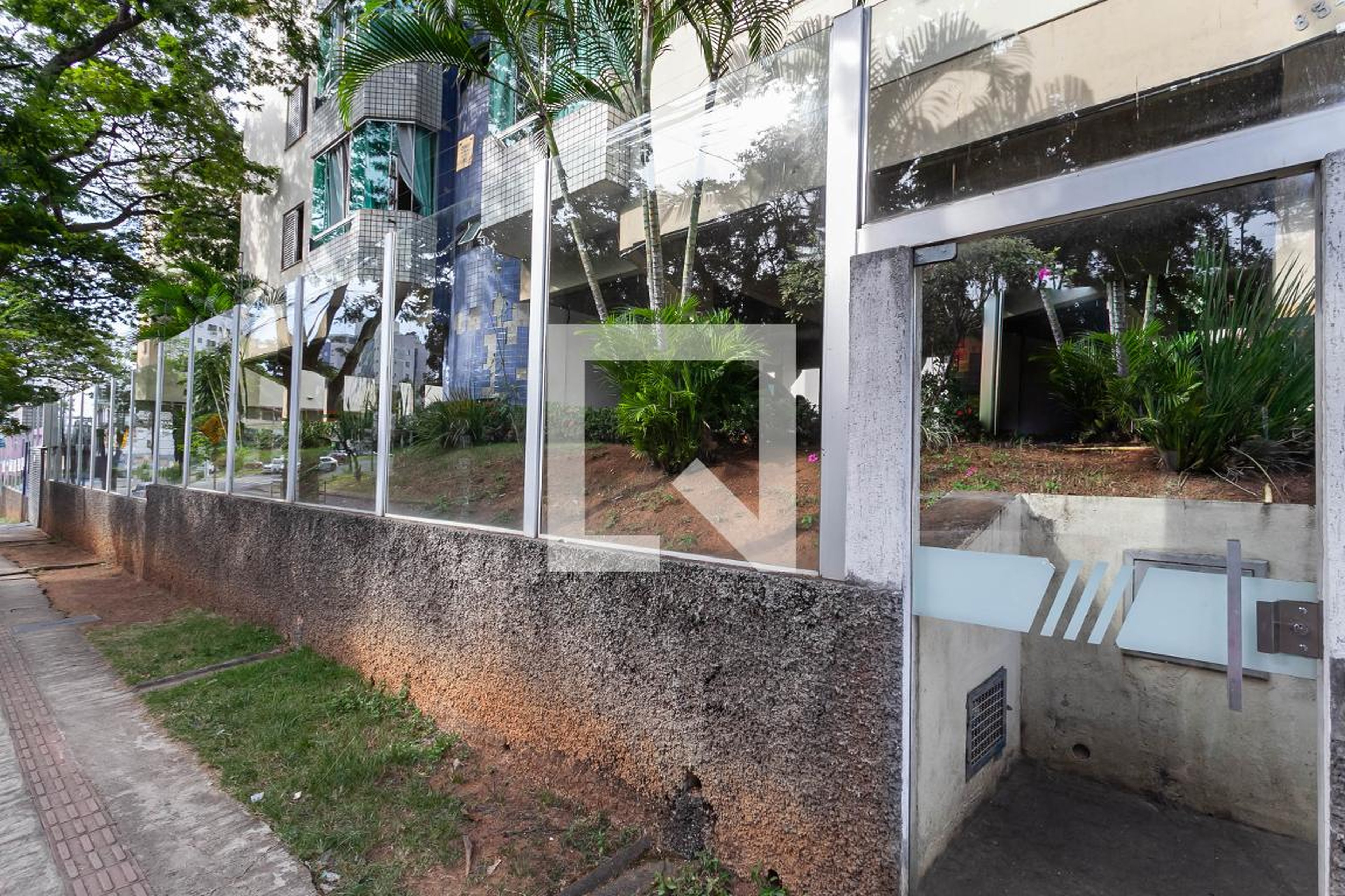 Fachada Condomínio em Rua Romualdo Lopes Cançado, 834