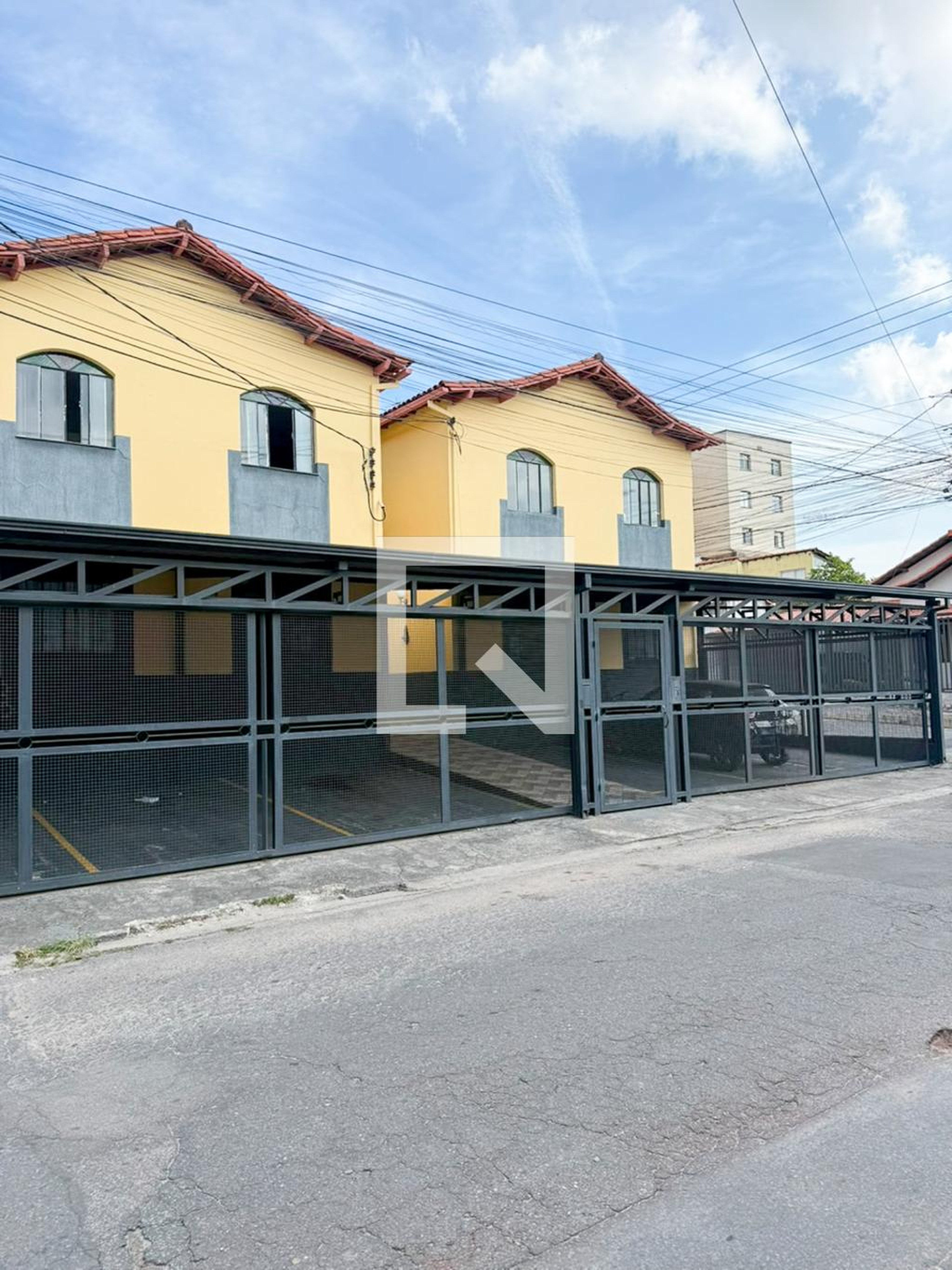 Fachada Condomínio em Rua Gonçalo Ferreira, 41